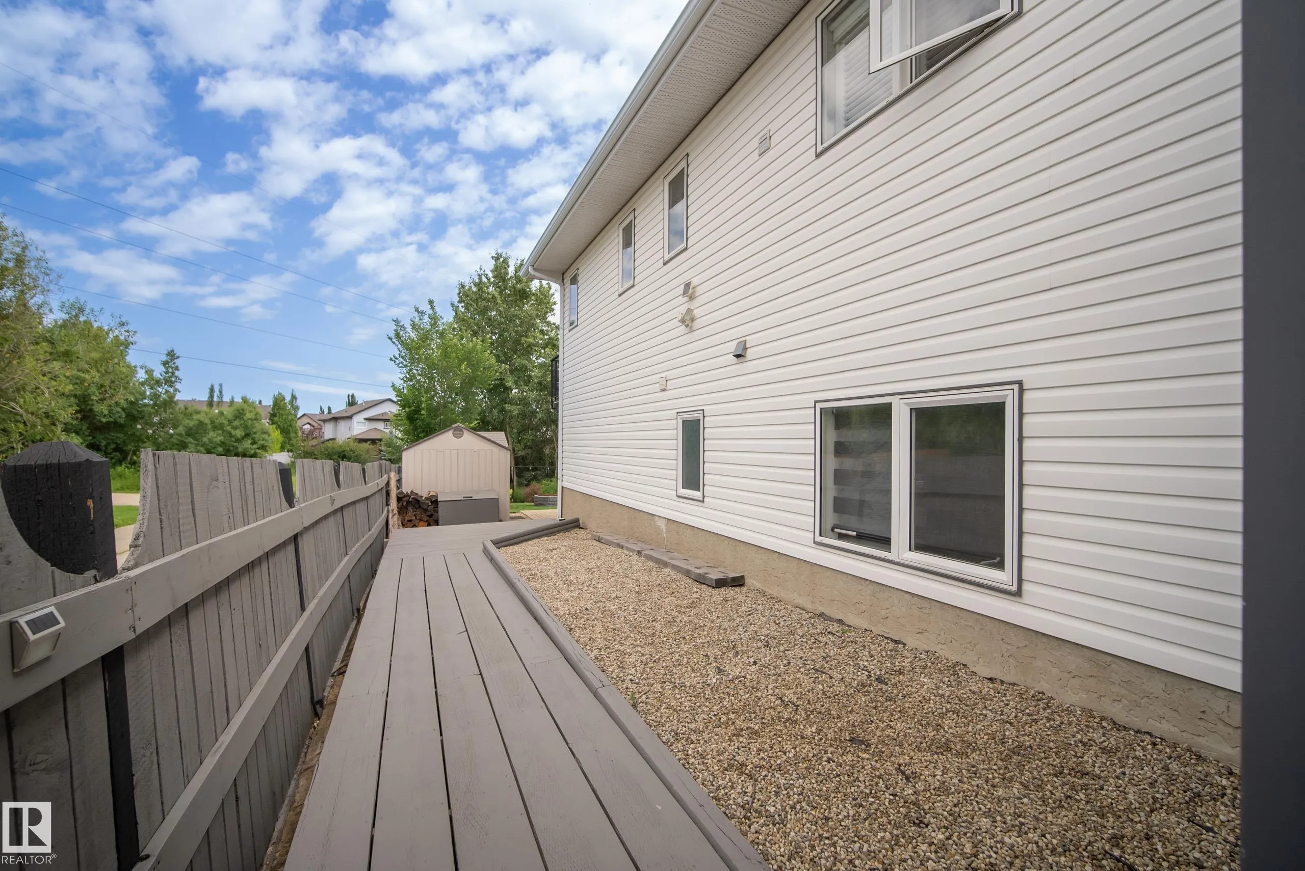 75 CHARLTON Crescent
