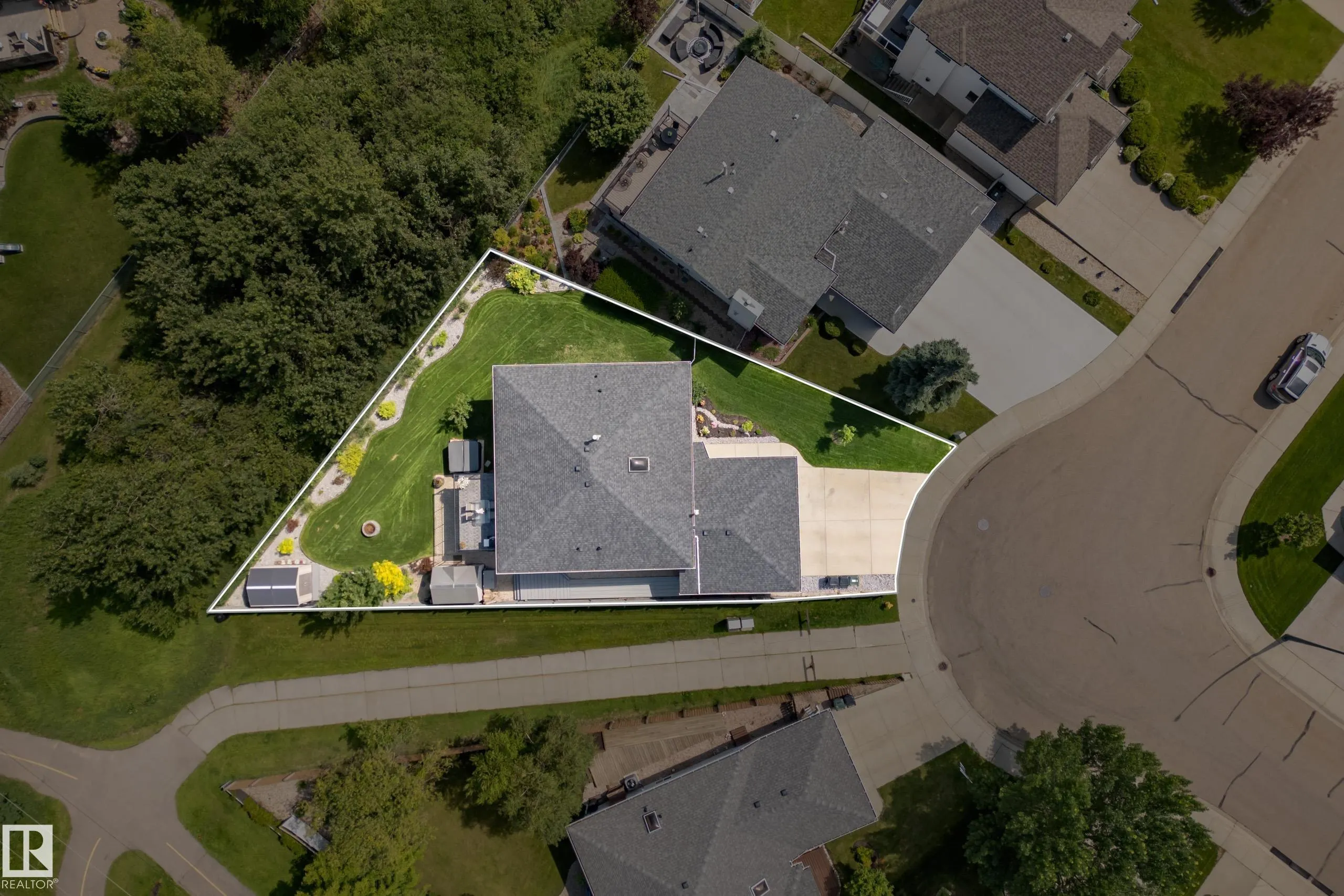 75 CHARLTON Crescent