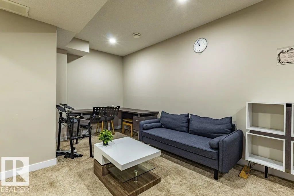 9372 Cooper Bend