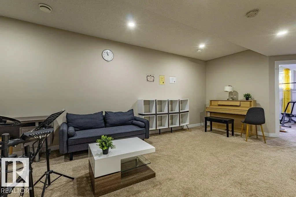 9372 Cooper Bend