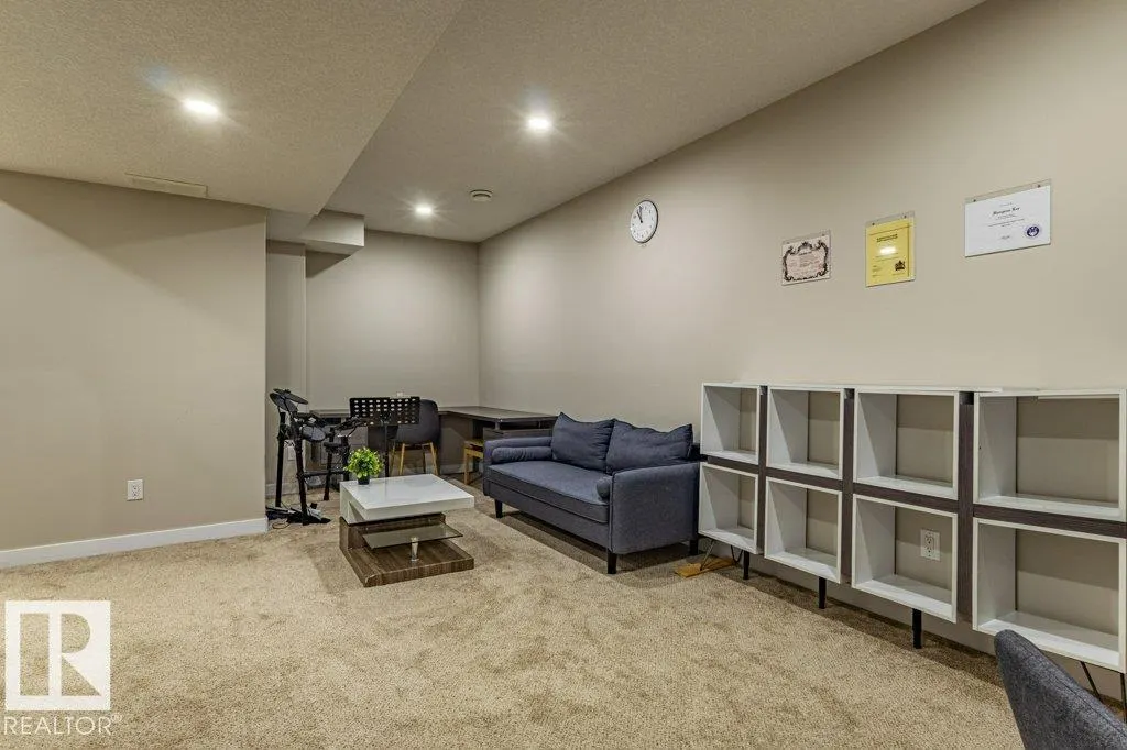 9372 Cooper Bend