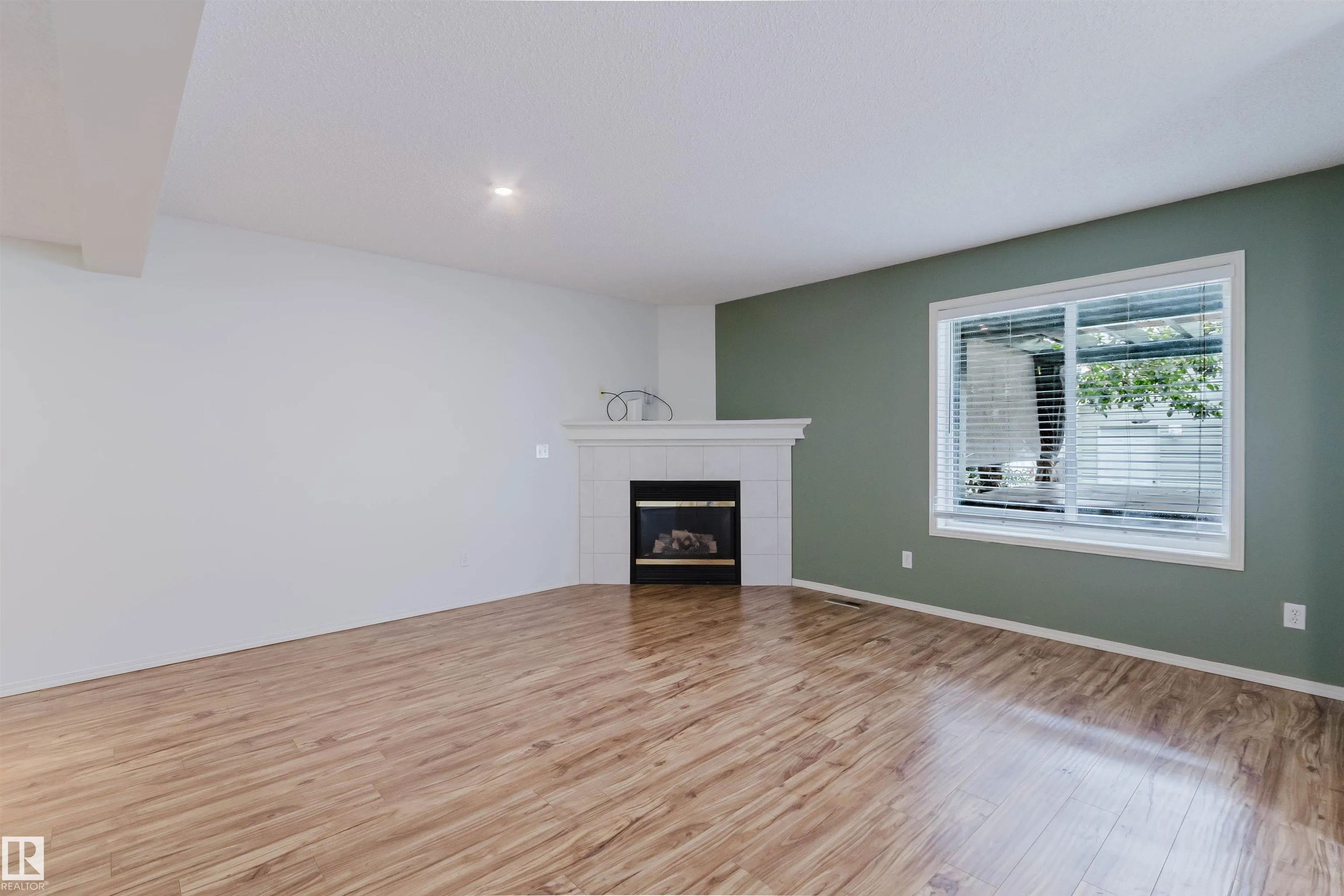 1694 TOMPKINS Wynd