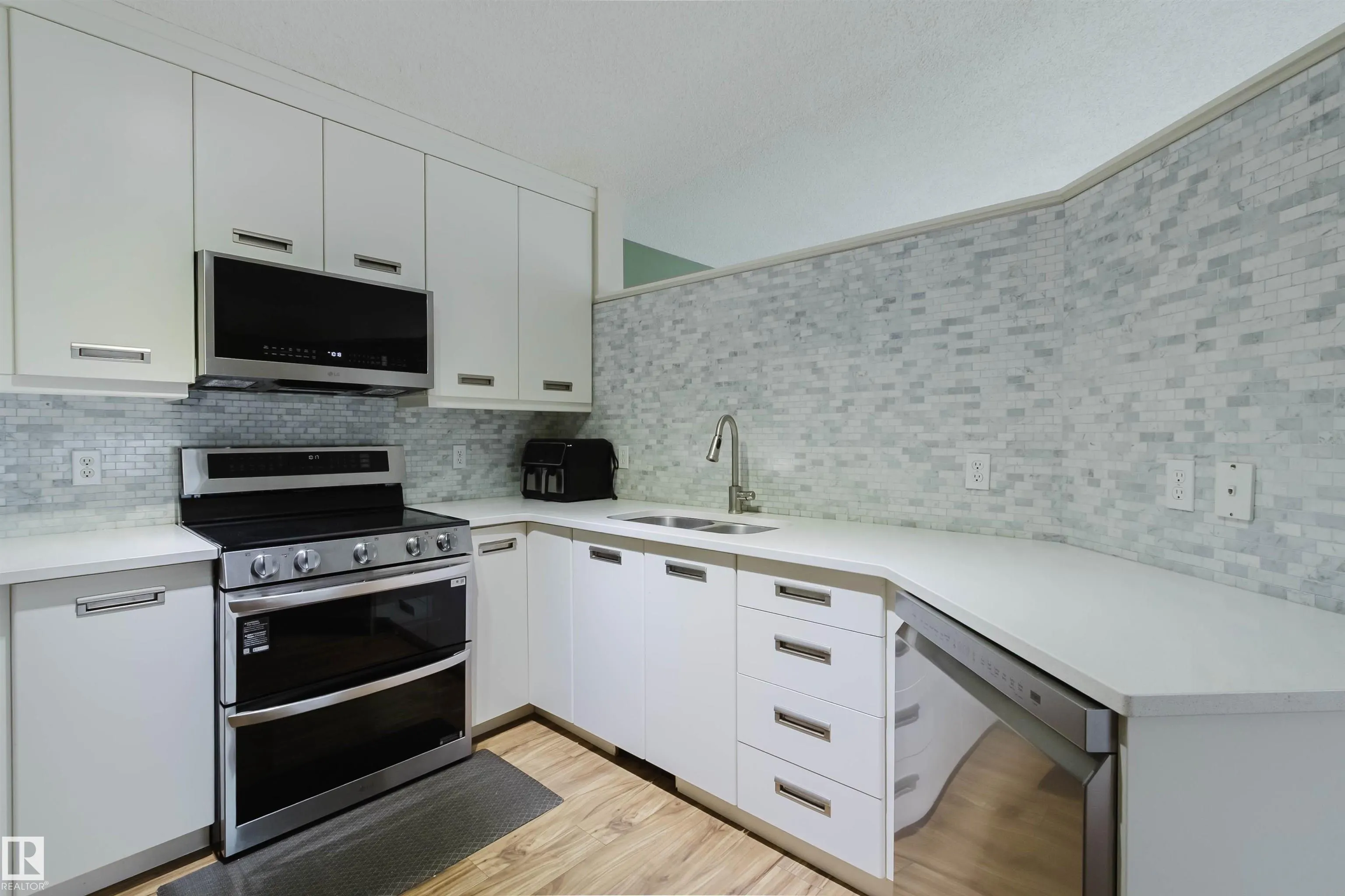 1694 TOMPKINS Wynd