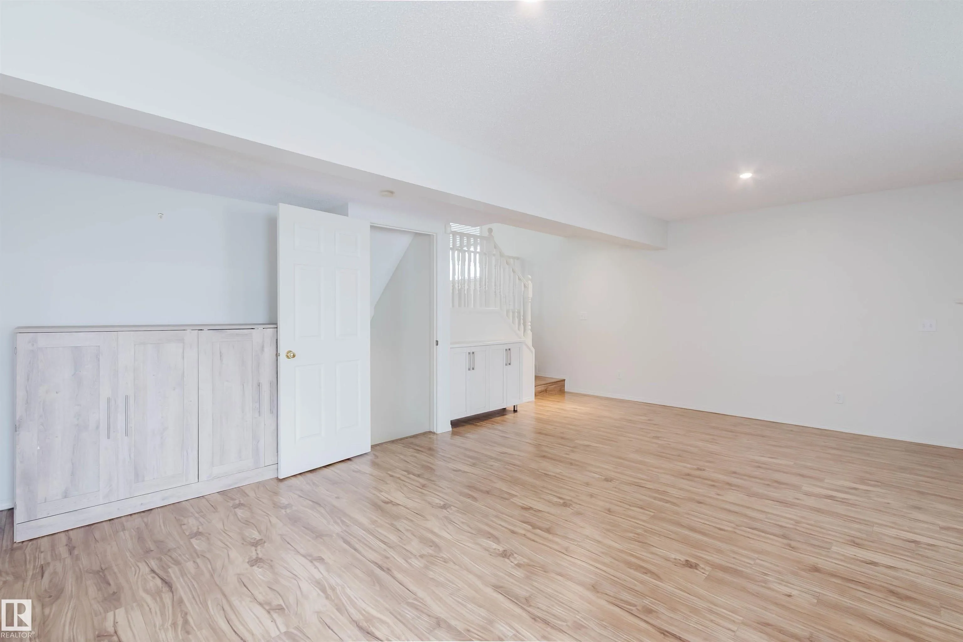 1694 TOMPKINS Wynd