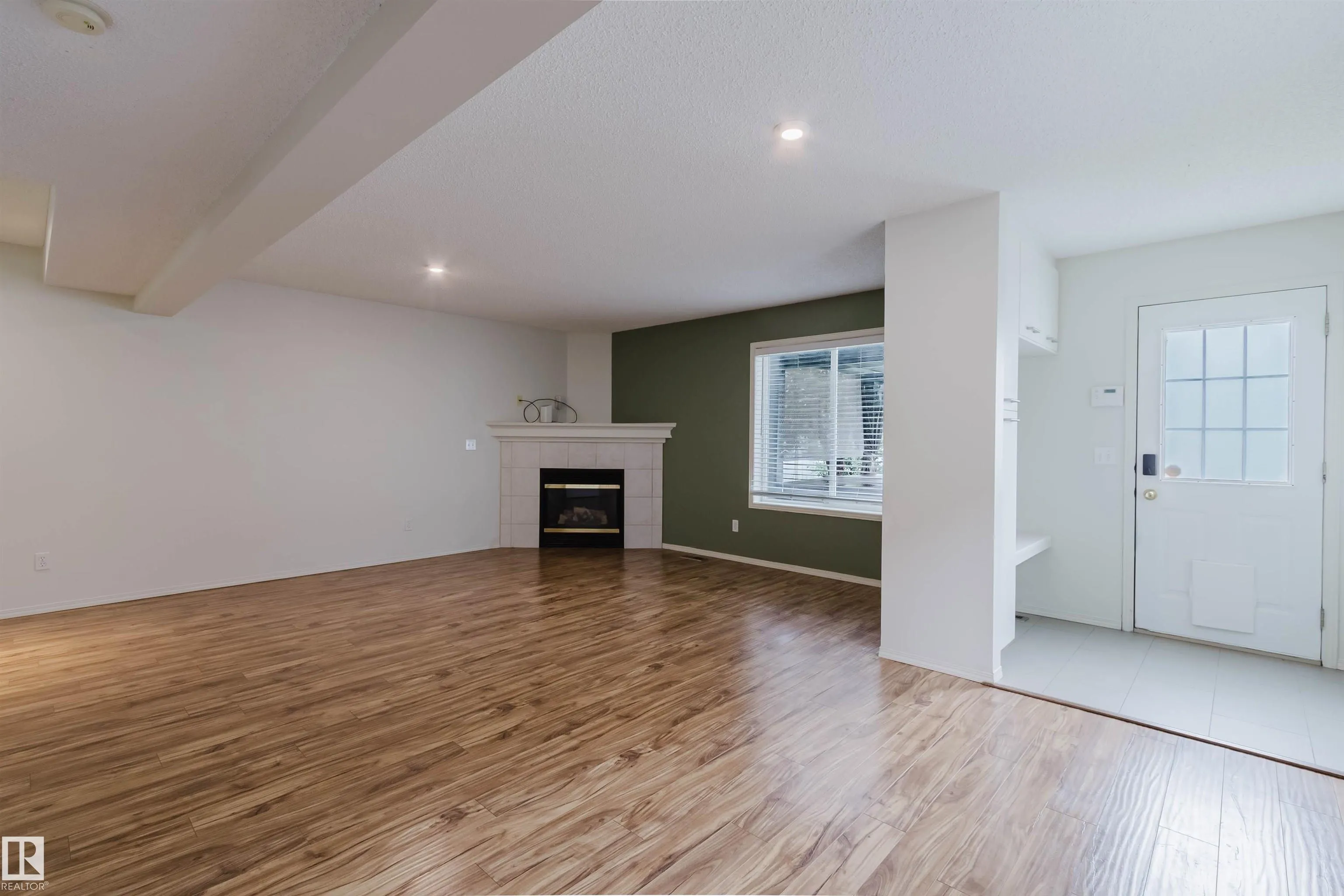 1694 TOMPKINS Wynd