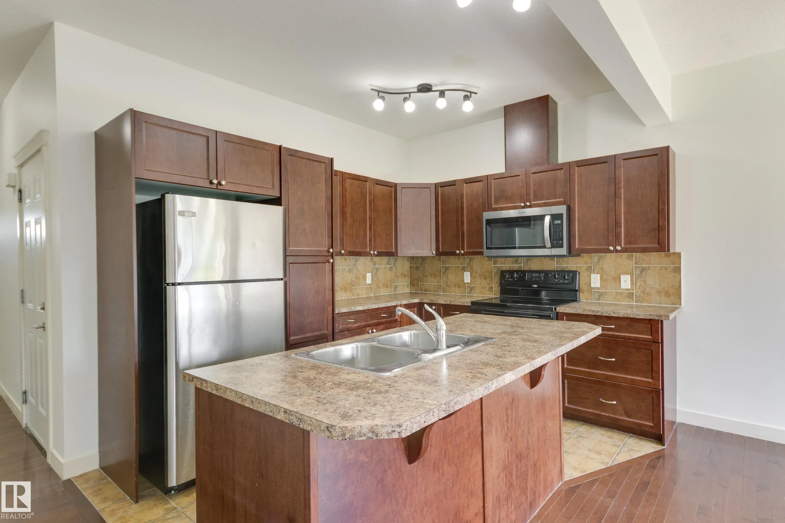 101 SANDSTONE Estates