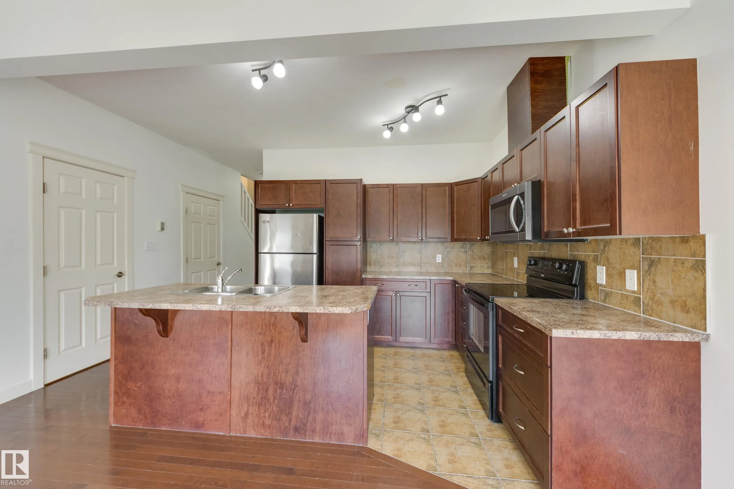 101 SANDSTONE Estates