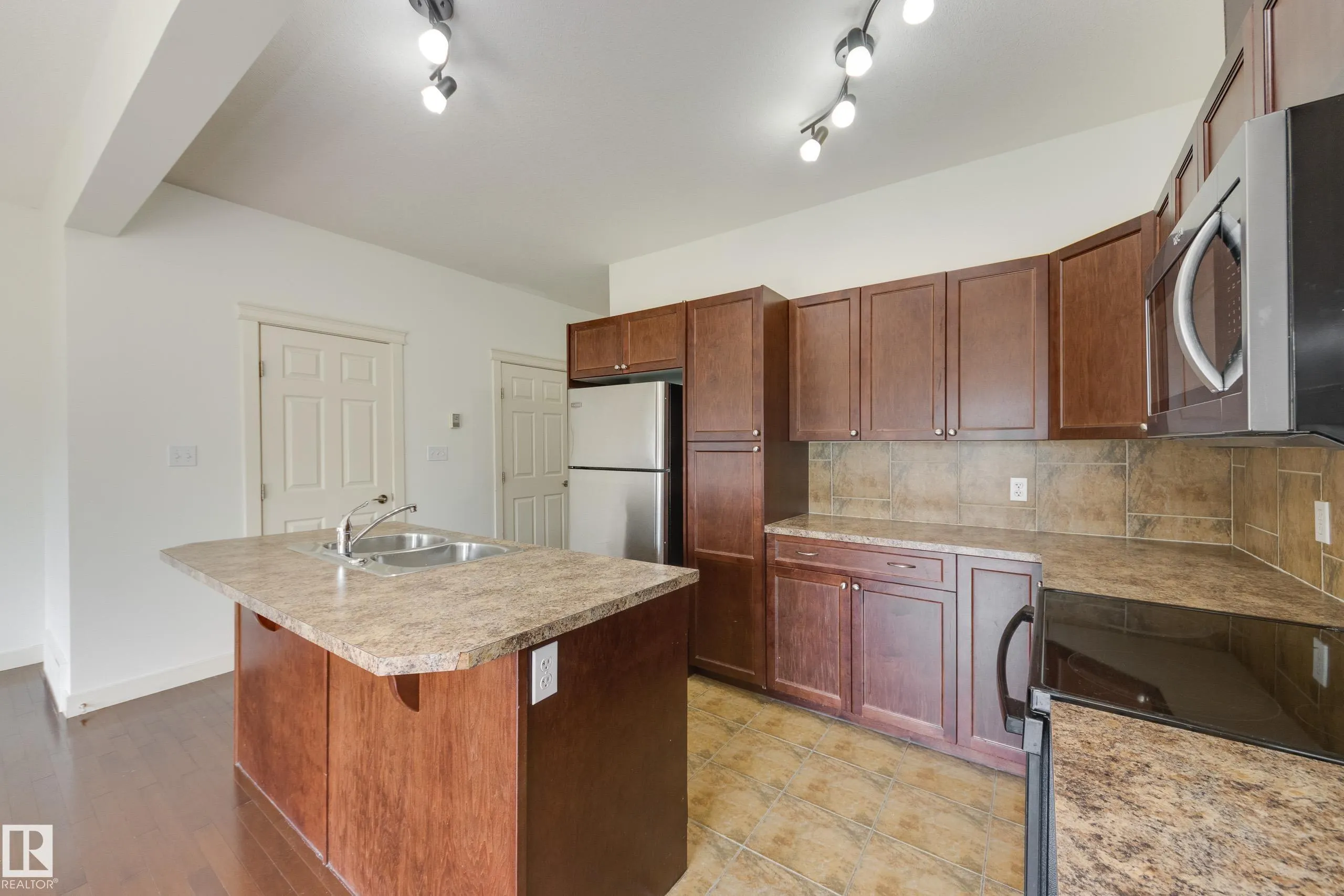 101 SANDSTONE Estates