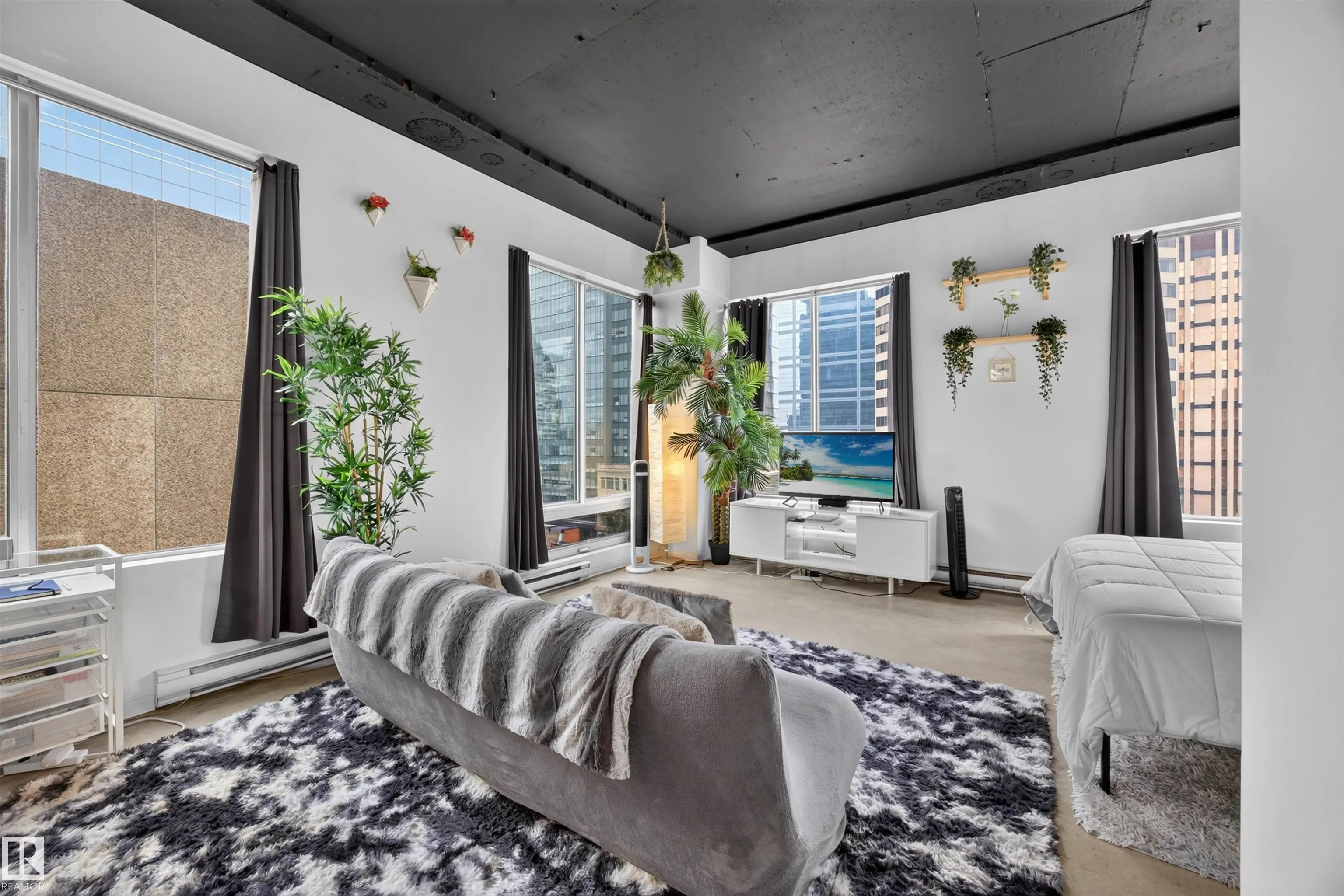 10024 JASPER Avenue