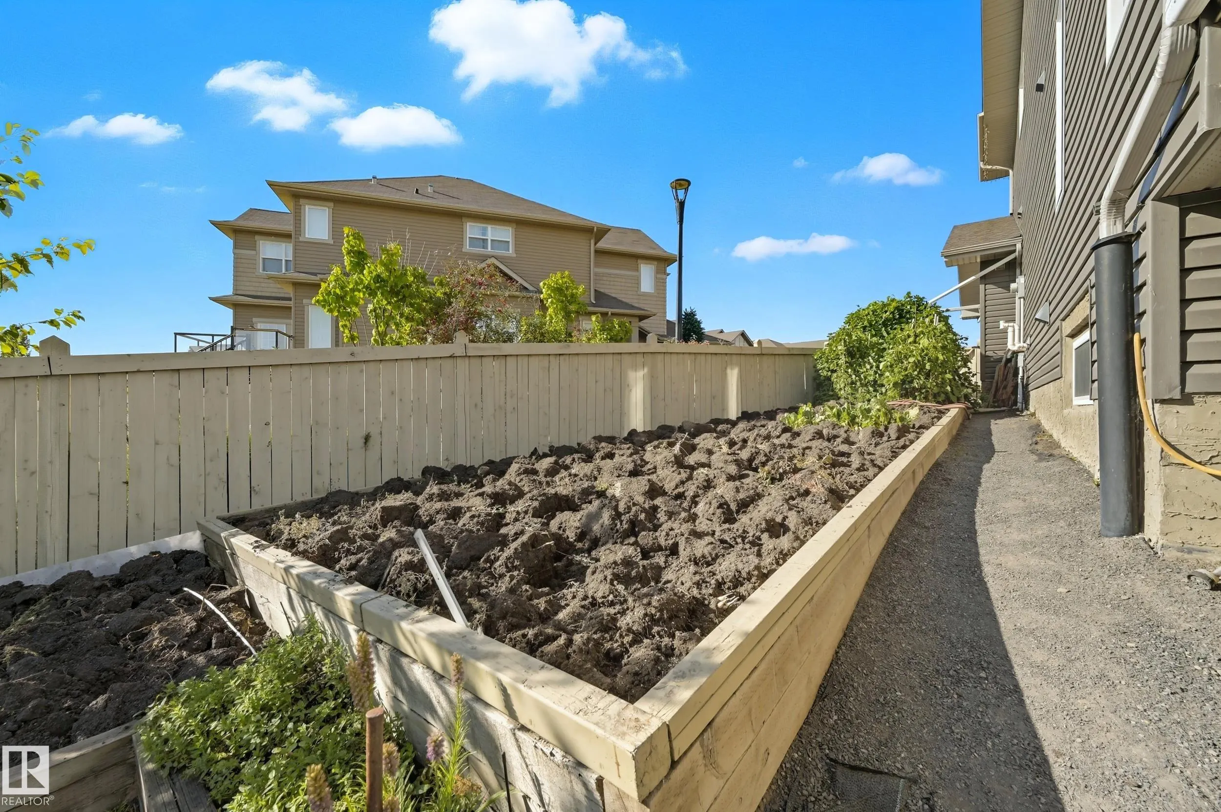 1590 Chapman Way