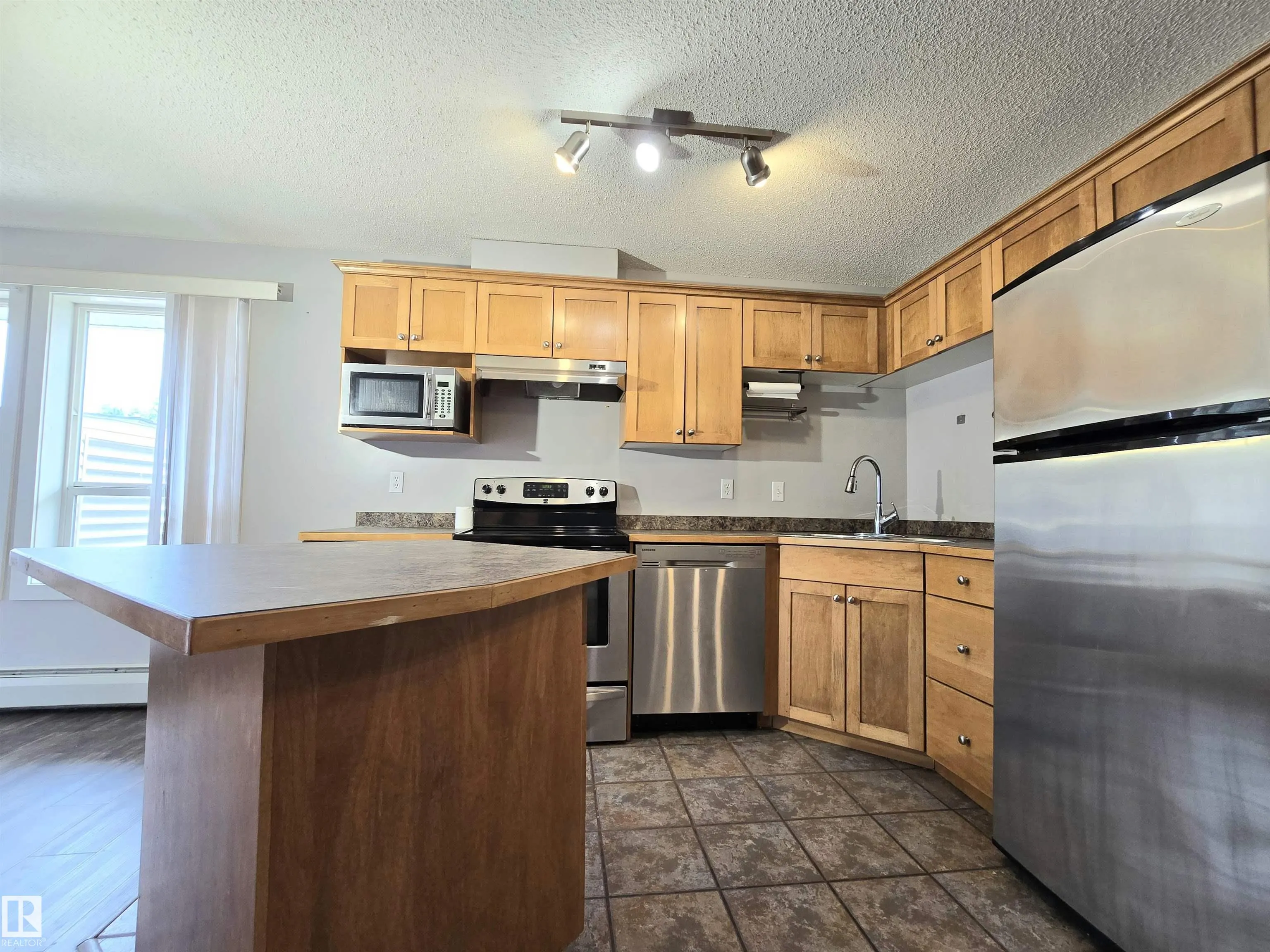 155 EDWARDS Drive