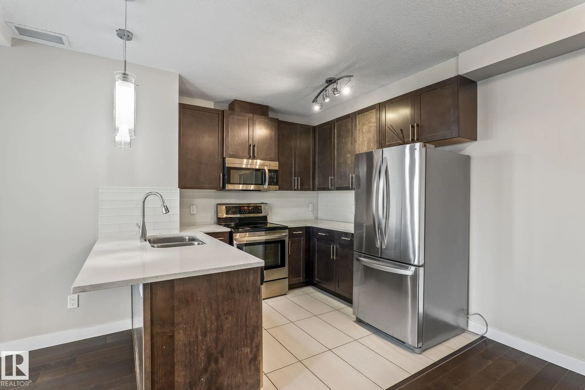 #324   5151 windermere  BV