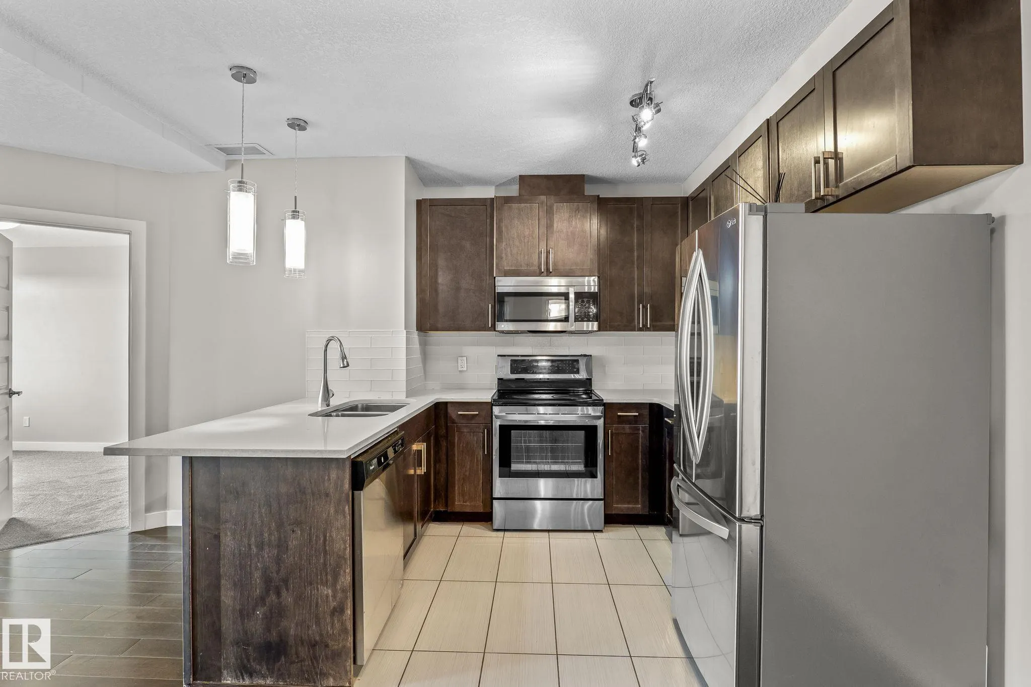 #324   5151 windermere  BV