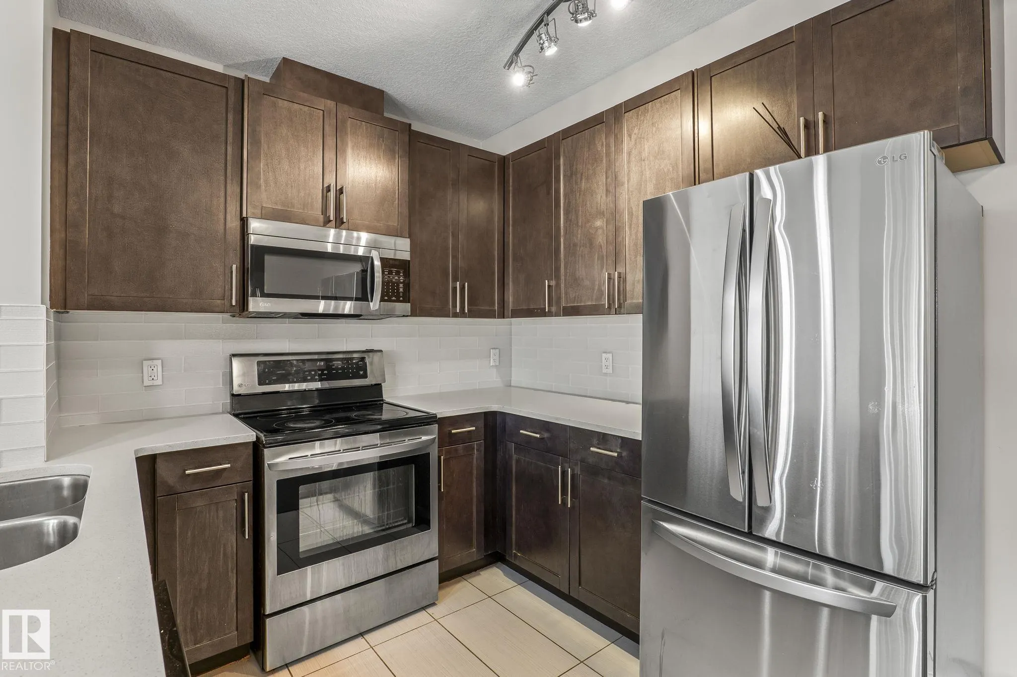 #324   5151 windermere  BV