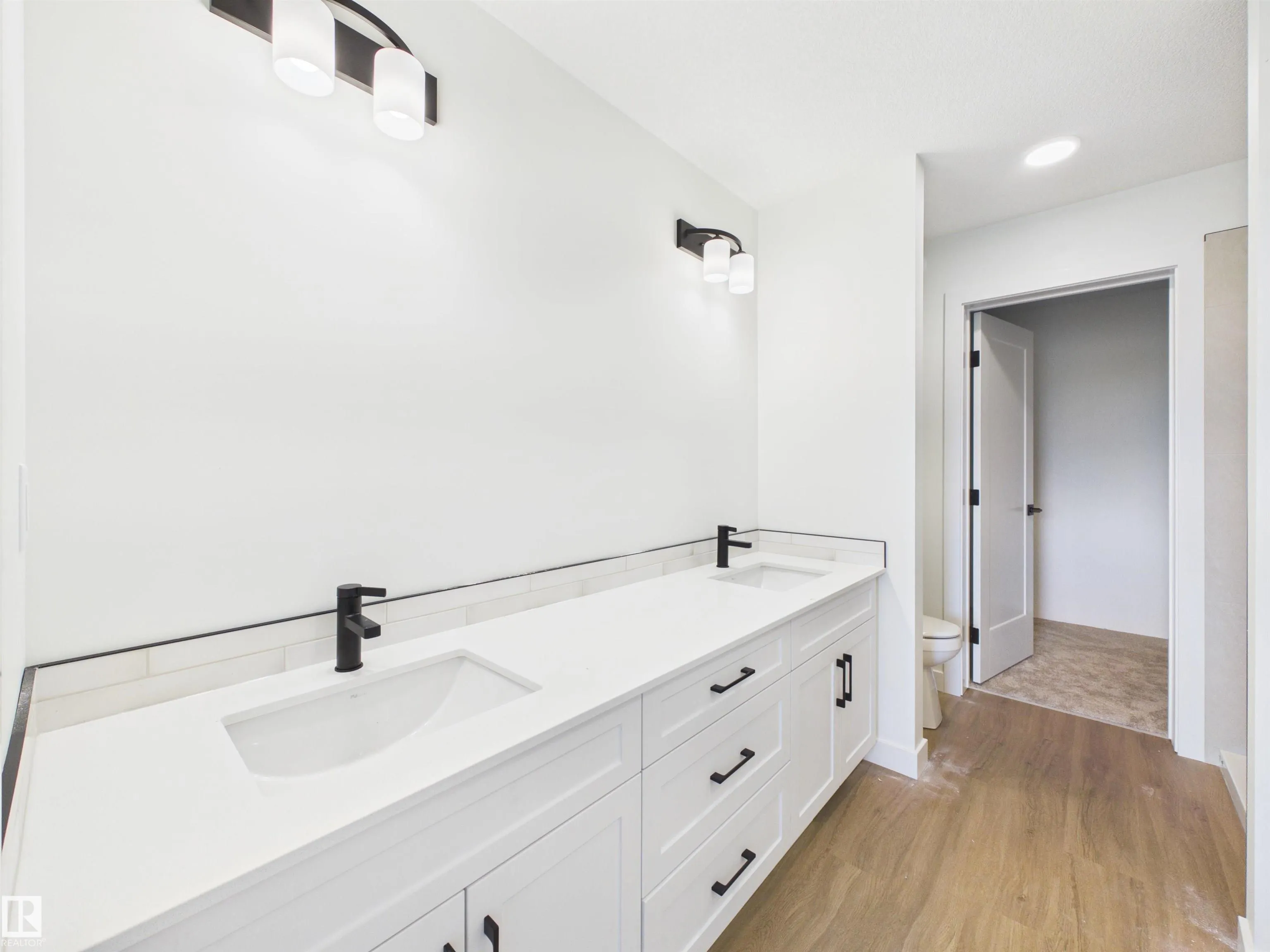 1744 WESTERRA Wynd