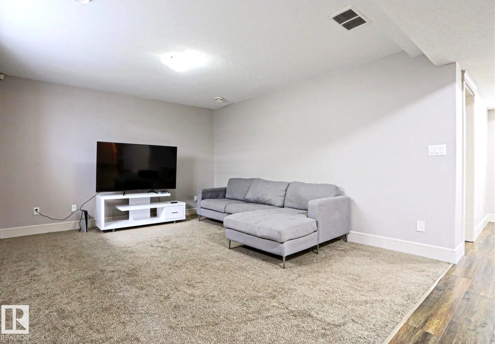 4642 CHARLES Way