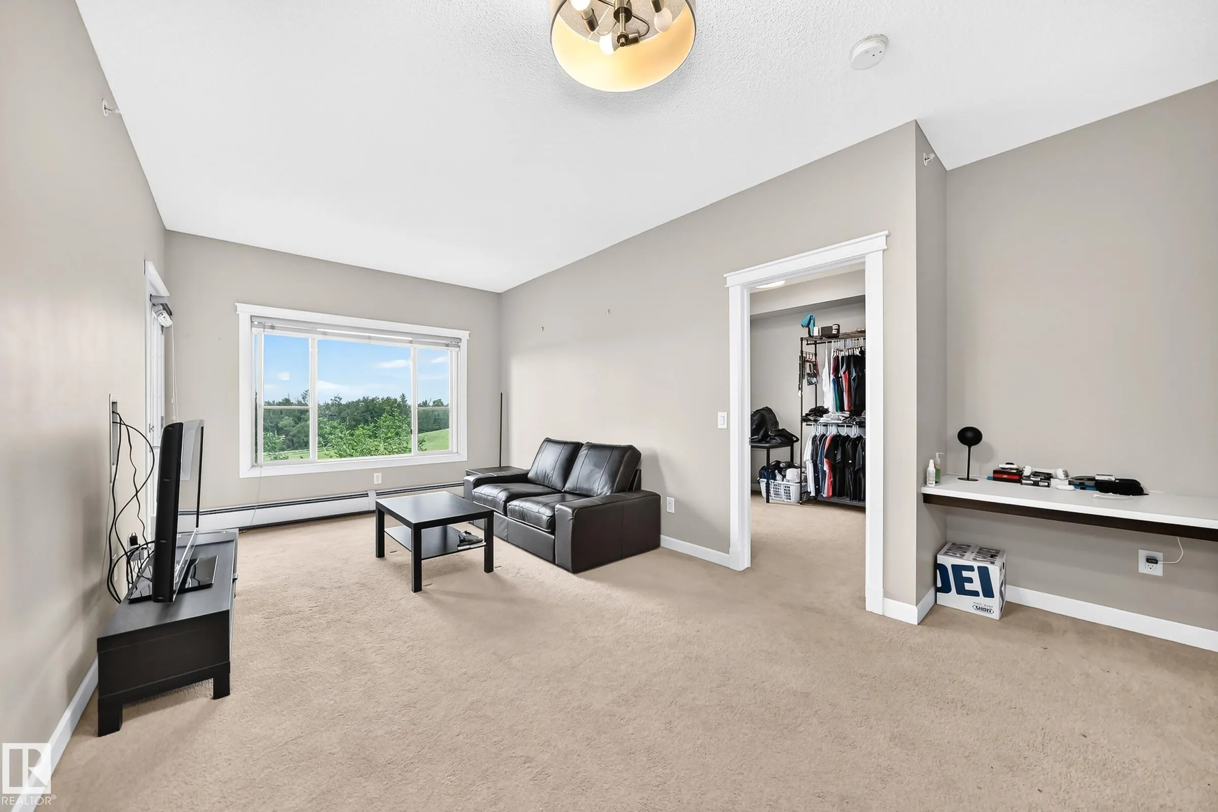 3715 WHITELAW Lane