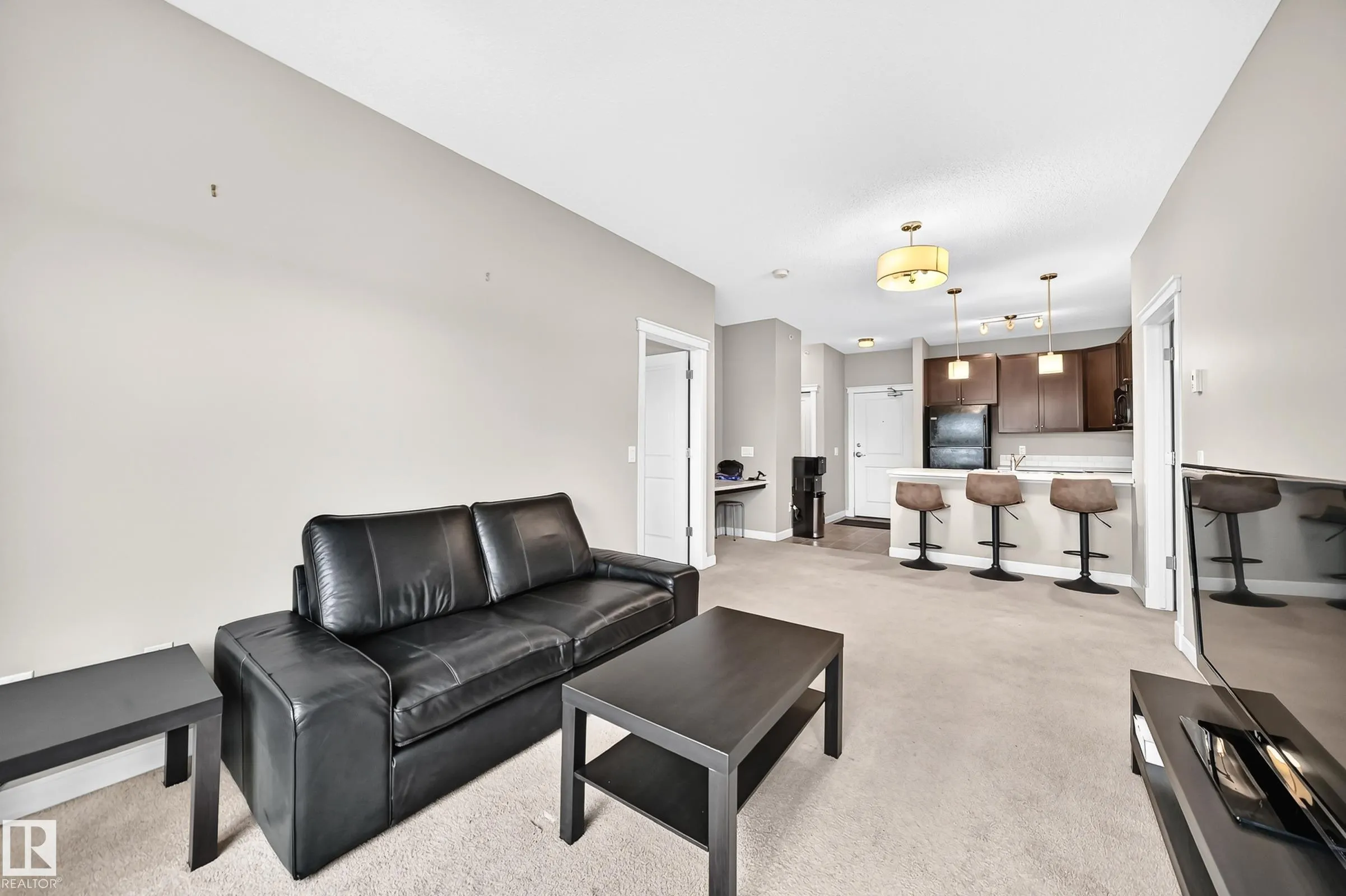 3715 WHITELAW Lane