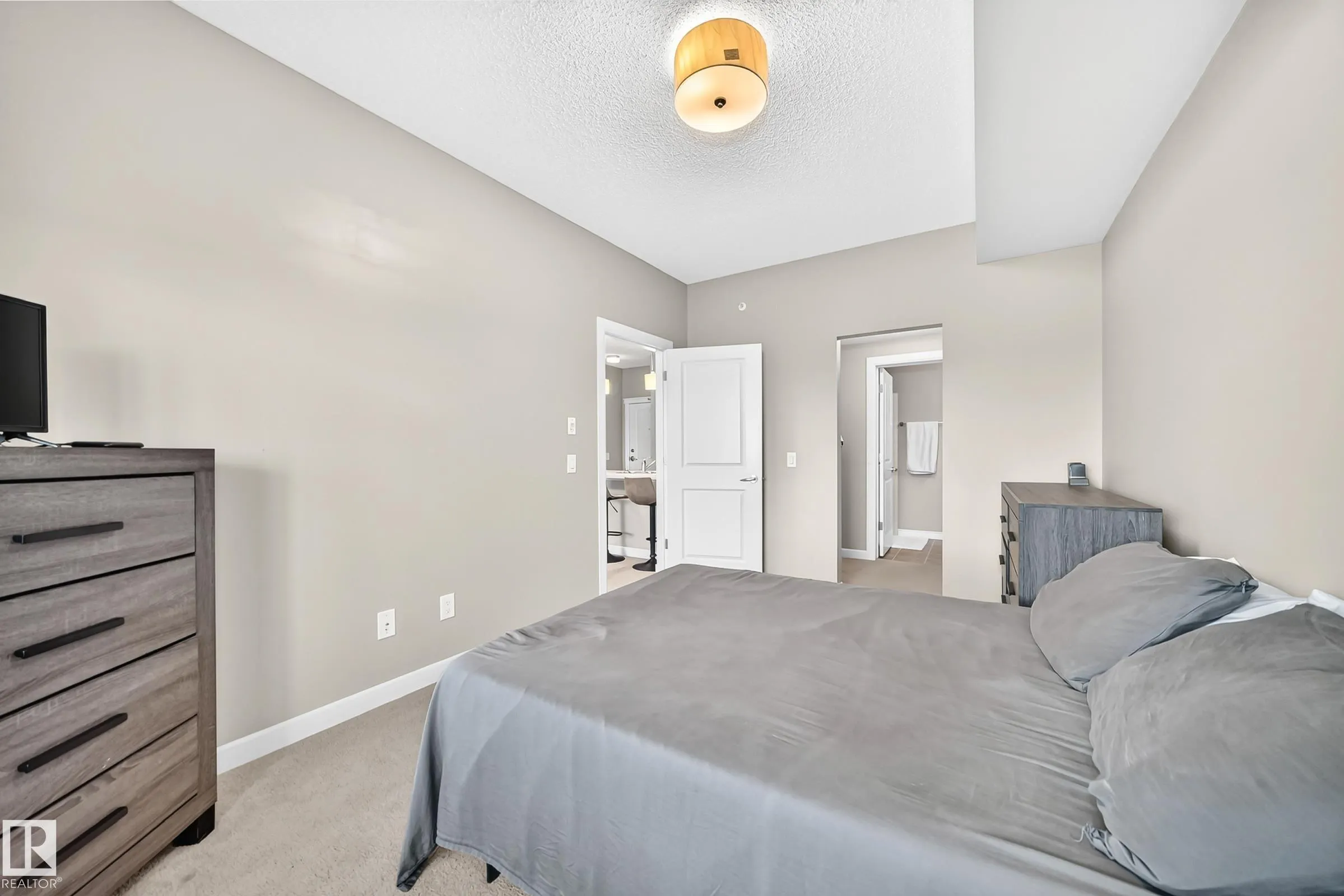 3715 WHITELAW Lane