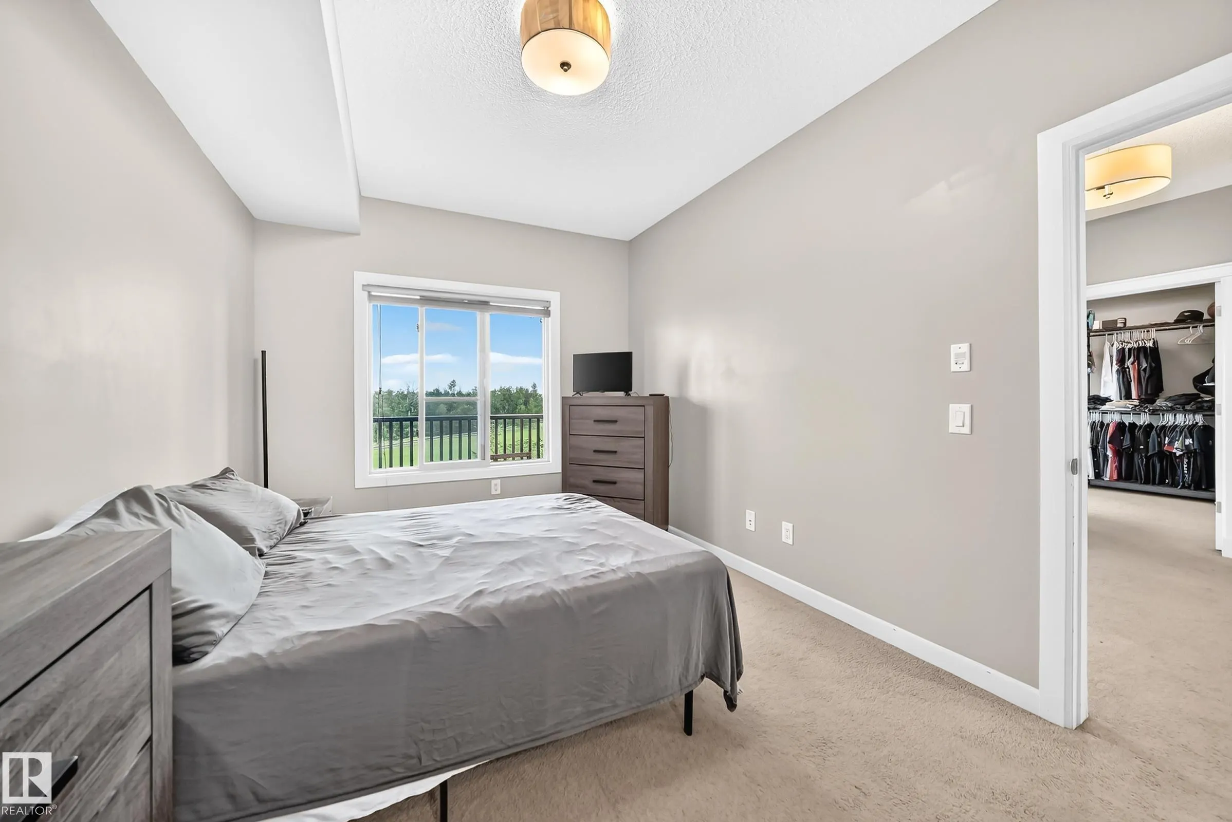 3715 WHITELAW Lane