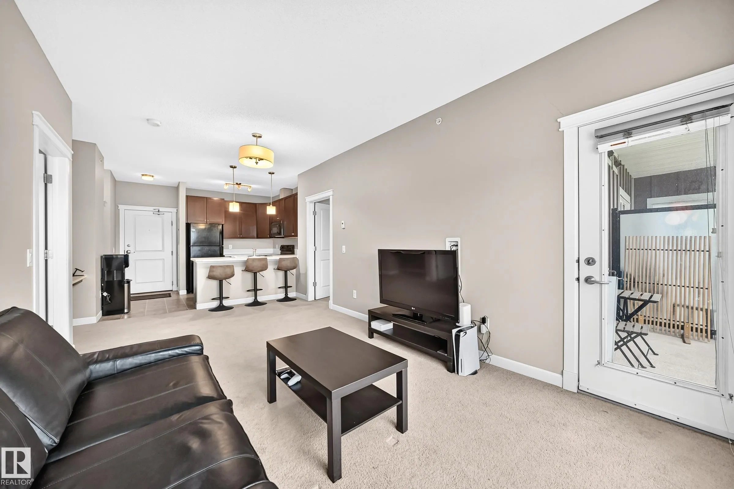 3715 WHITELAW Lane