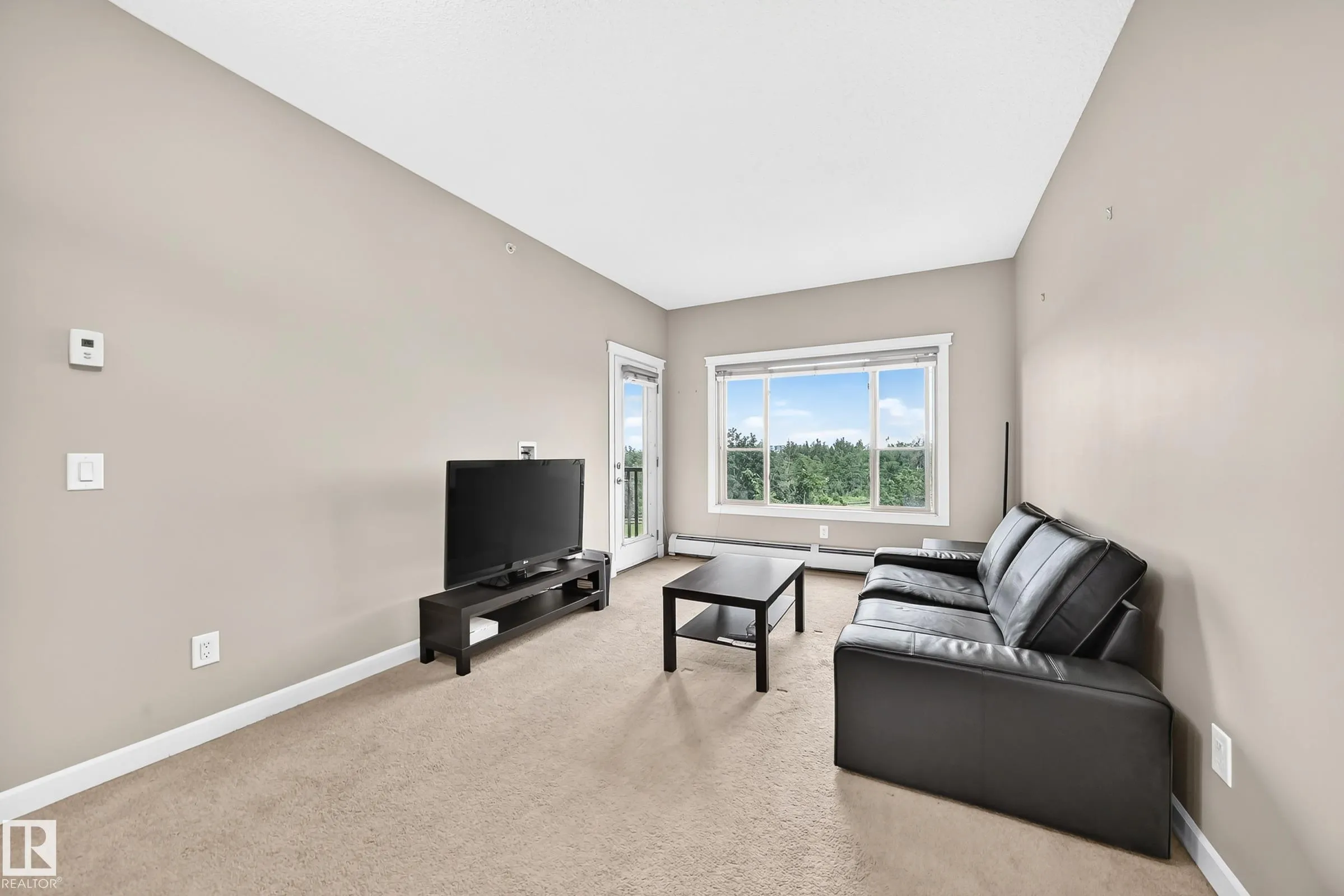 3715 WHITELAW Lane