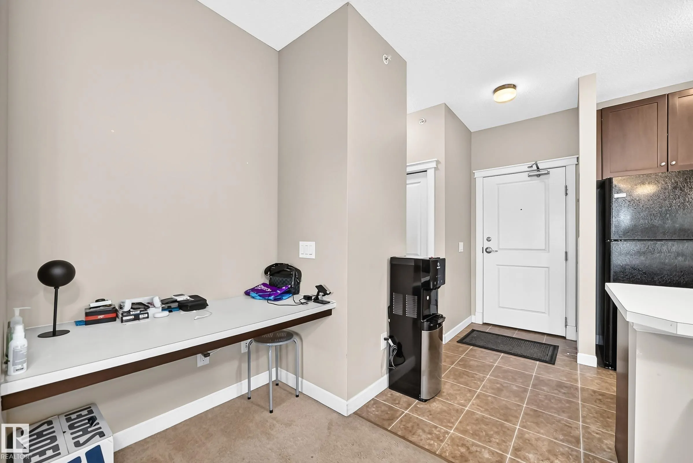 3715 WHITELAW Lane