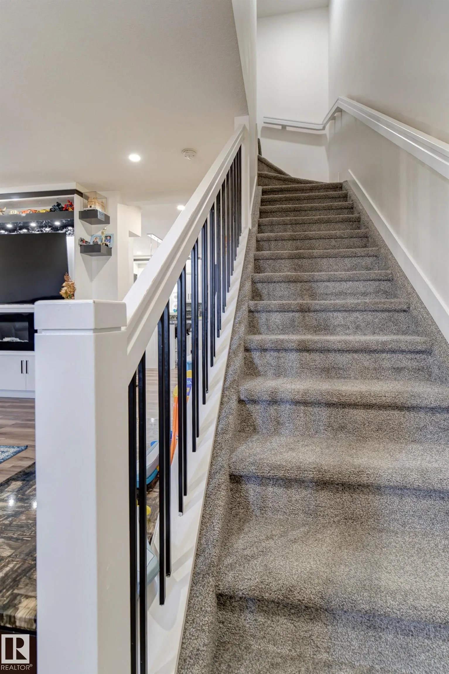 1703 16 Avenue