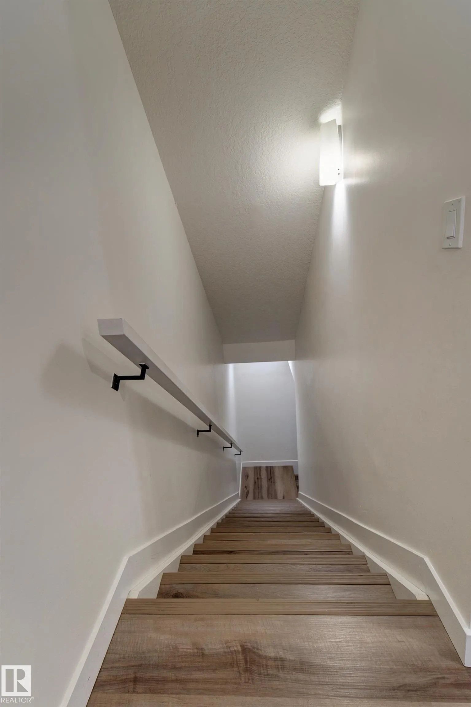 1703 16 Avenue