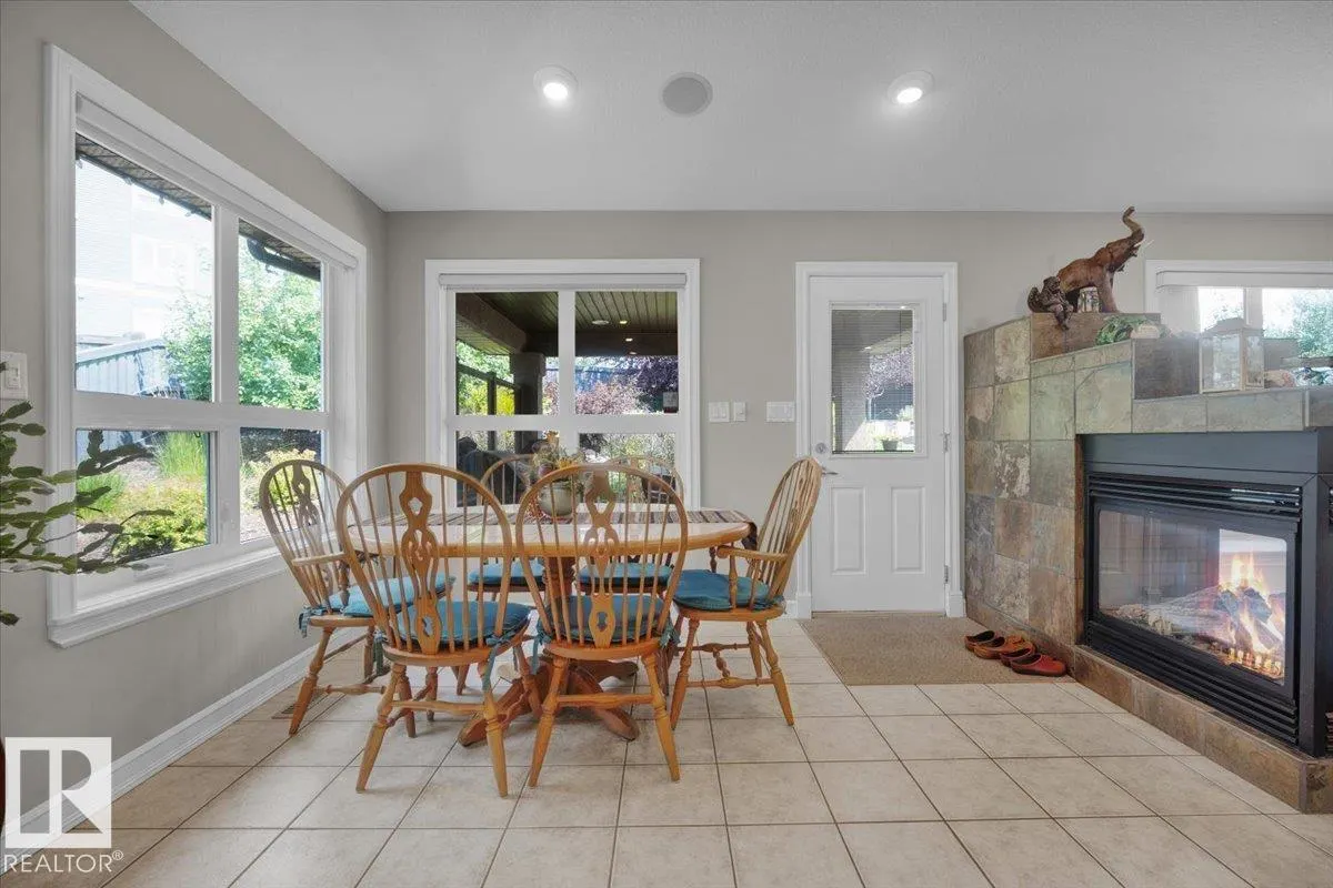 928 THOMPSON Place