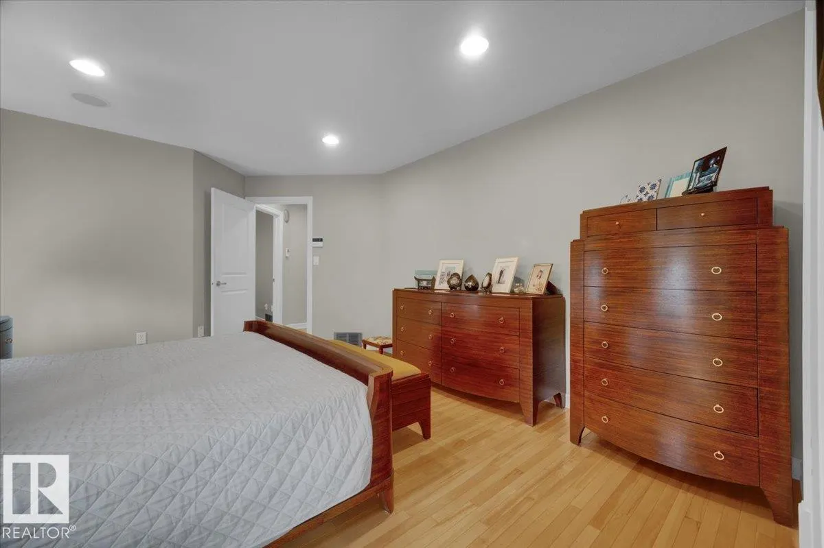 928 THOMPSON Place