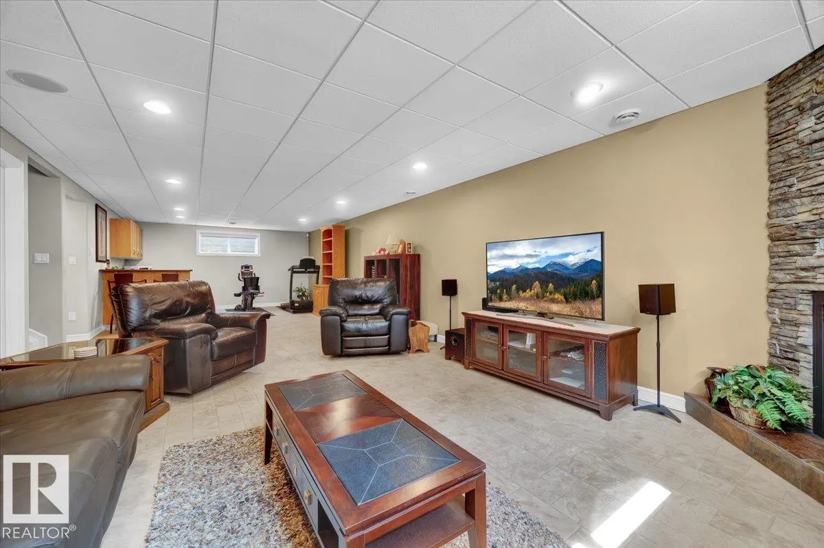 928 THOMPSON Place