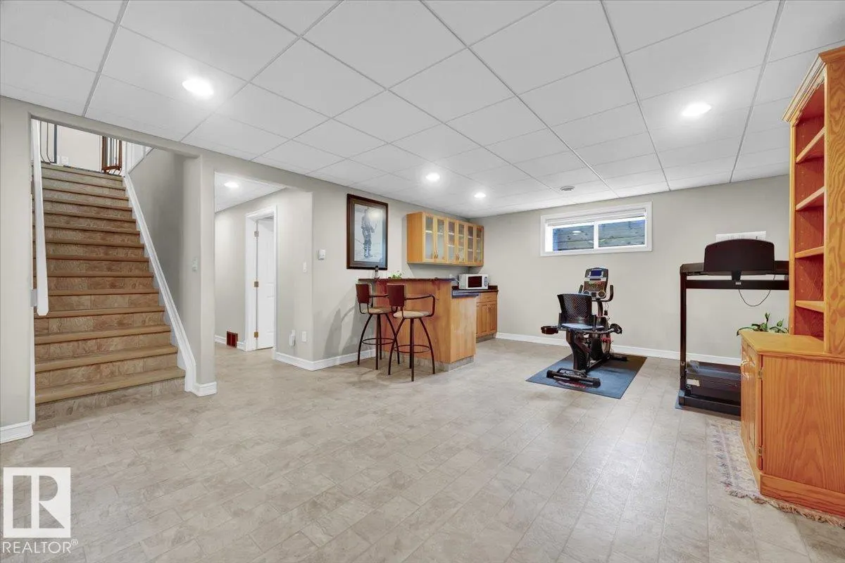 928 THOMPSON Place
