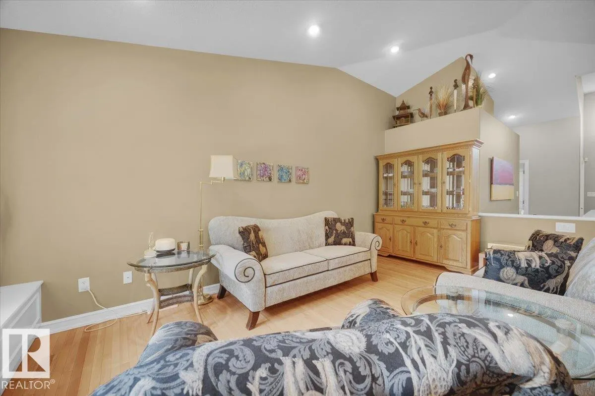 928 THOMPSON Place