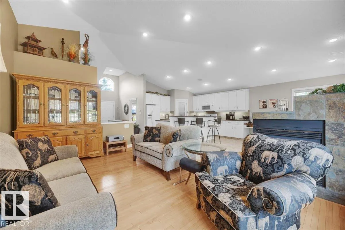 928 THOMPSON Place