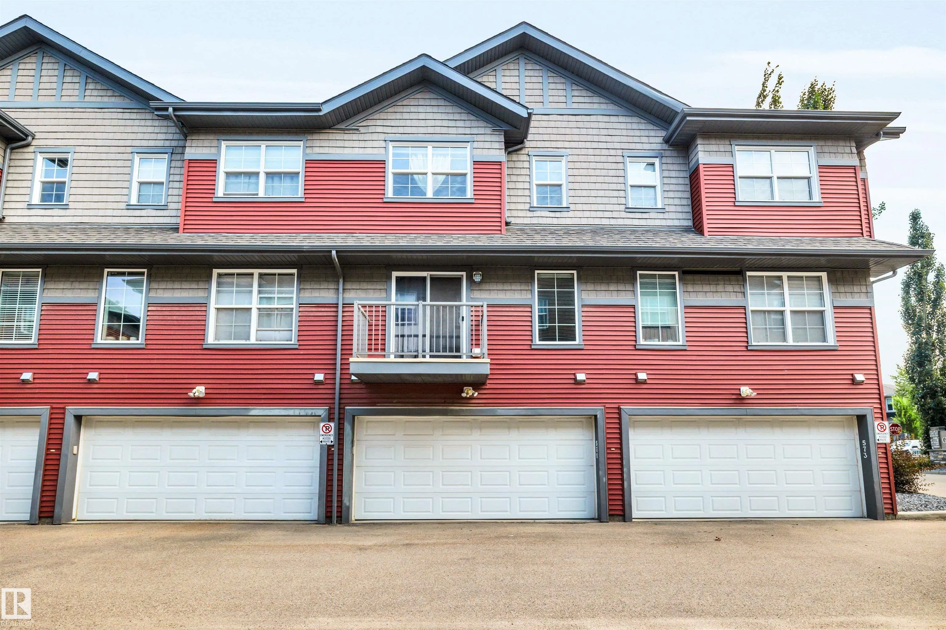 571 ORCHARDS Boulevard
