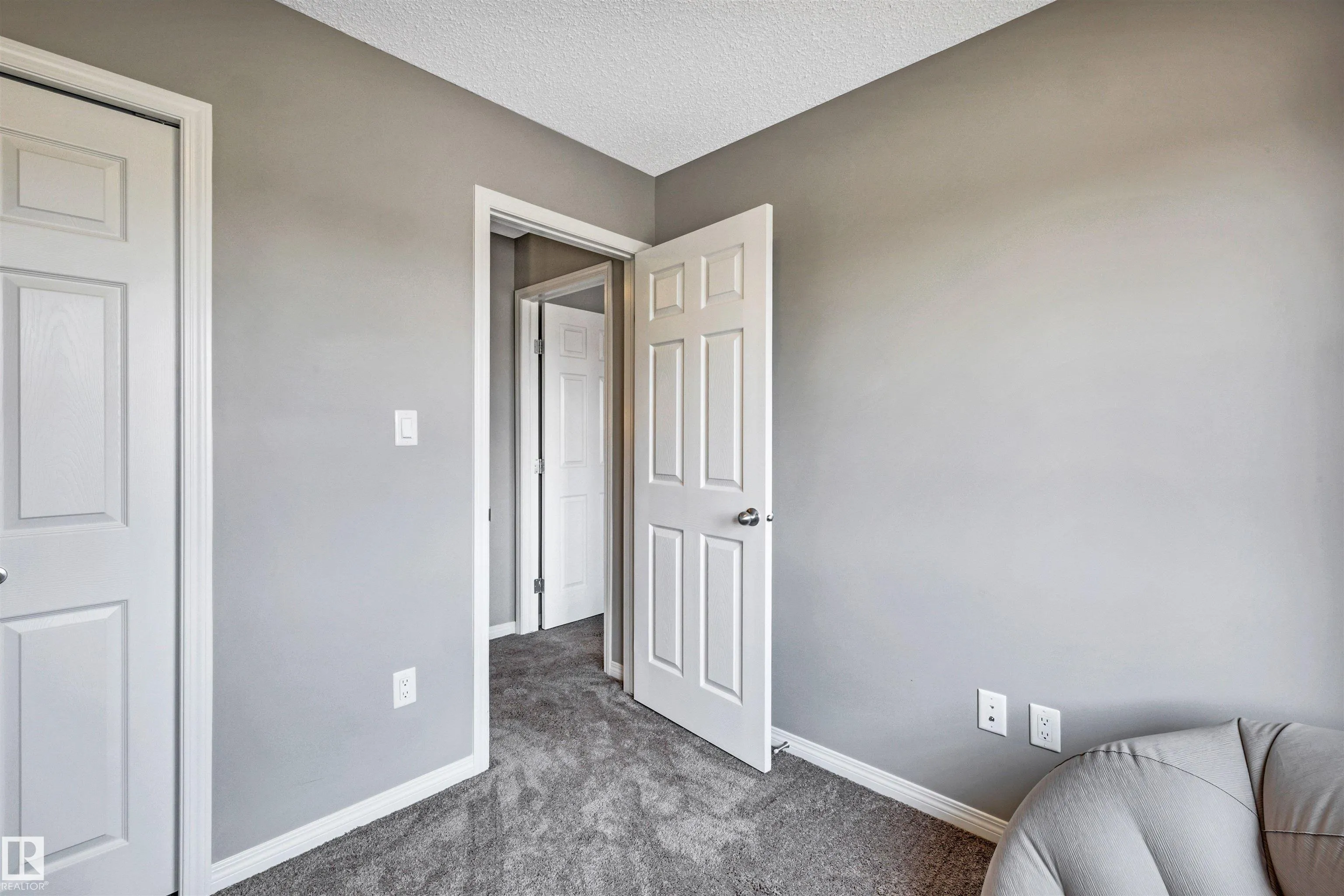 571 ORCHARDS Boulevard