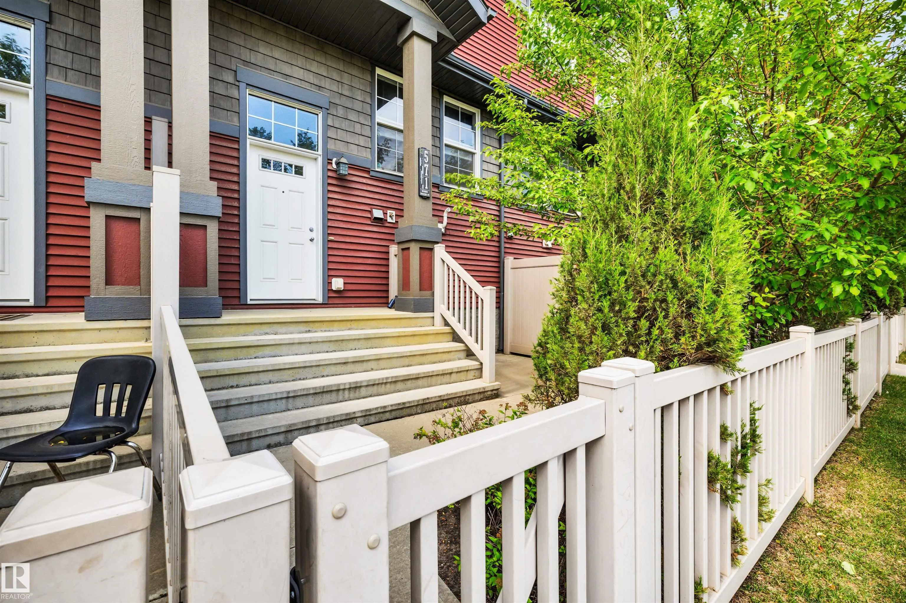 571 ORCHARDS Boulevard