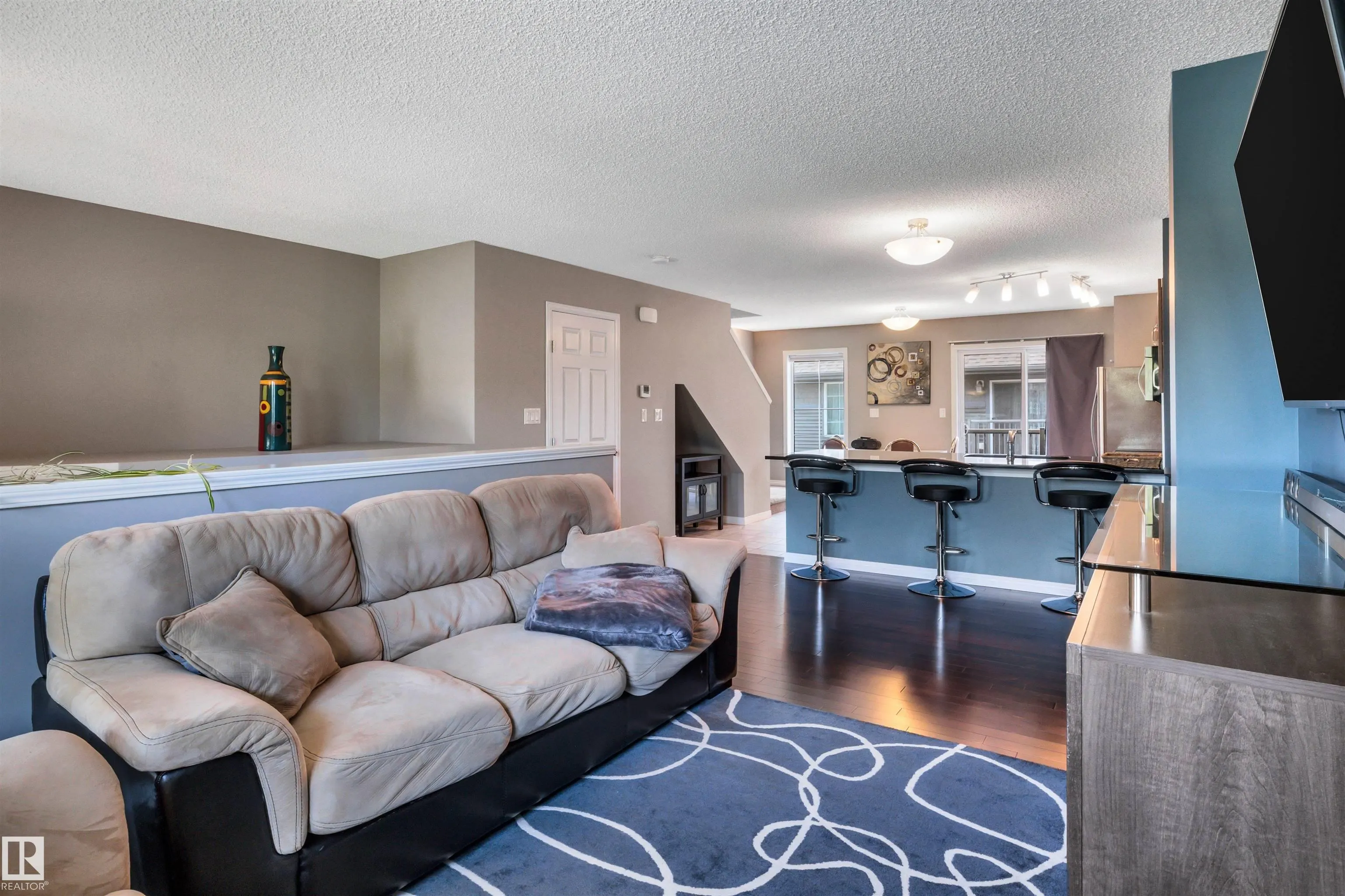 571 ORCHARDS Boulevard