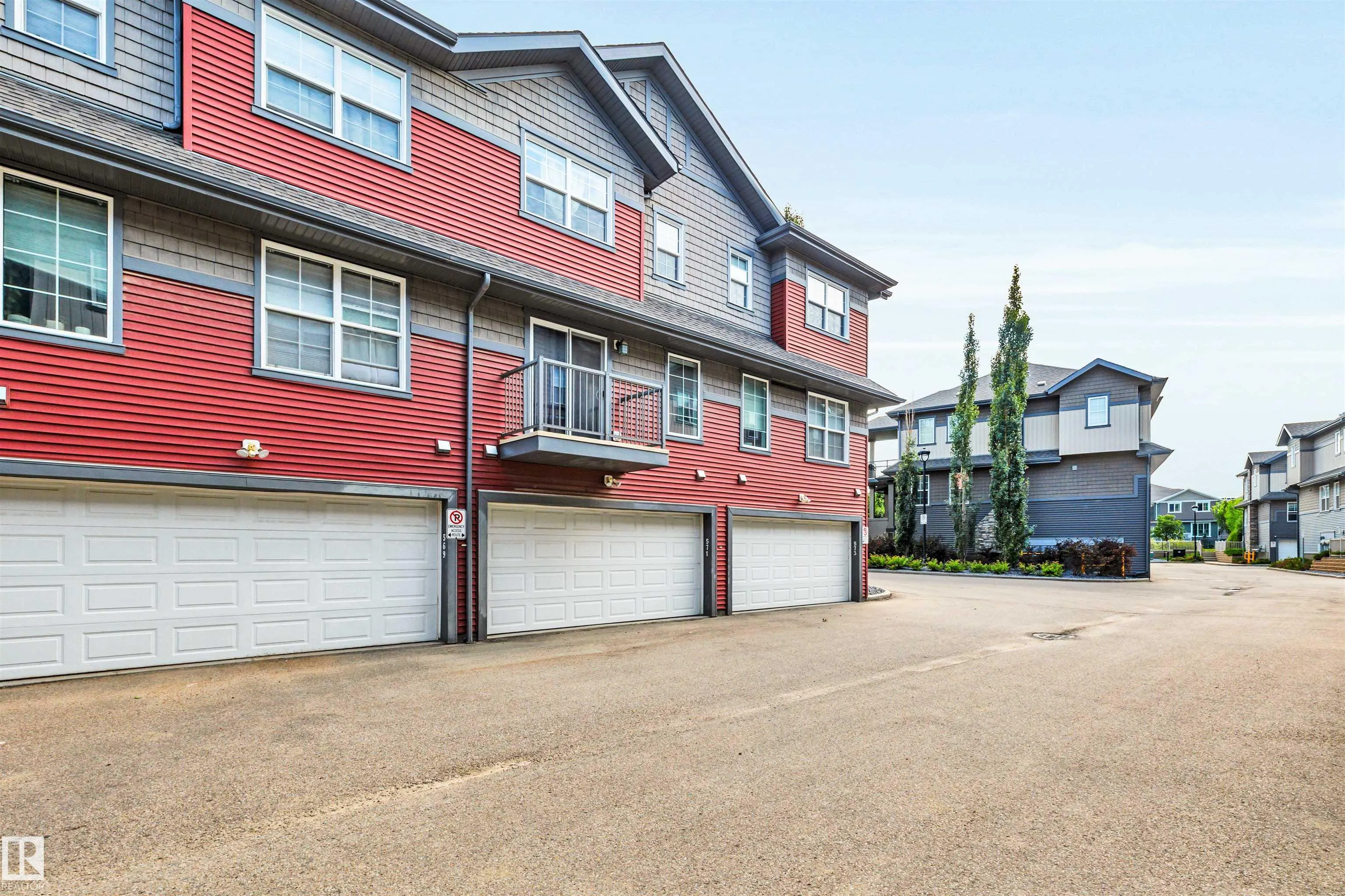 571 ORCHARDS Boulevard