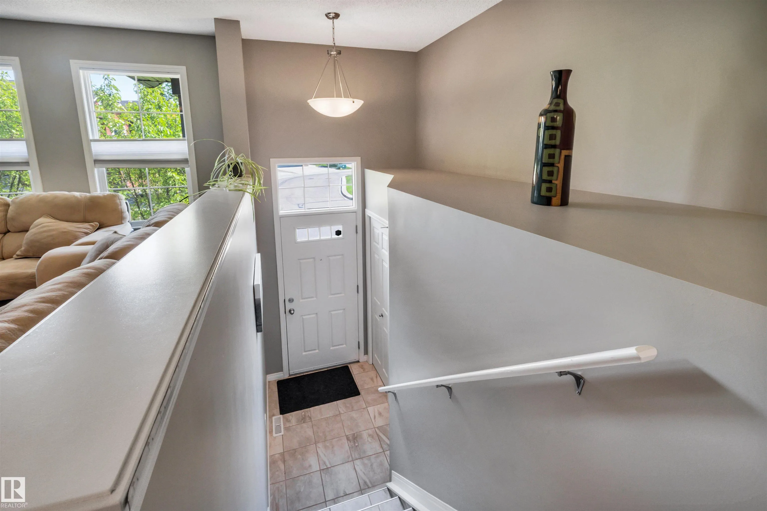 571 ORCHARDS Boulevard