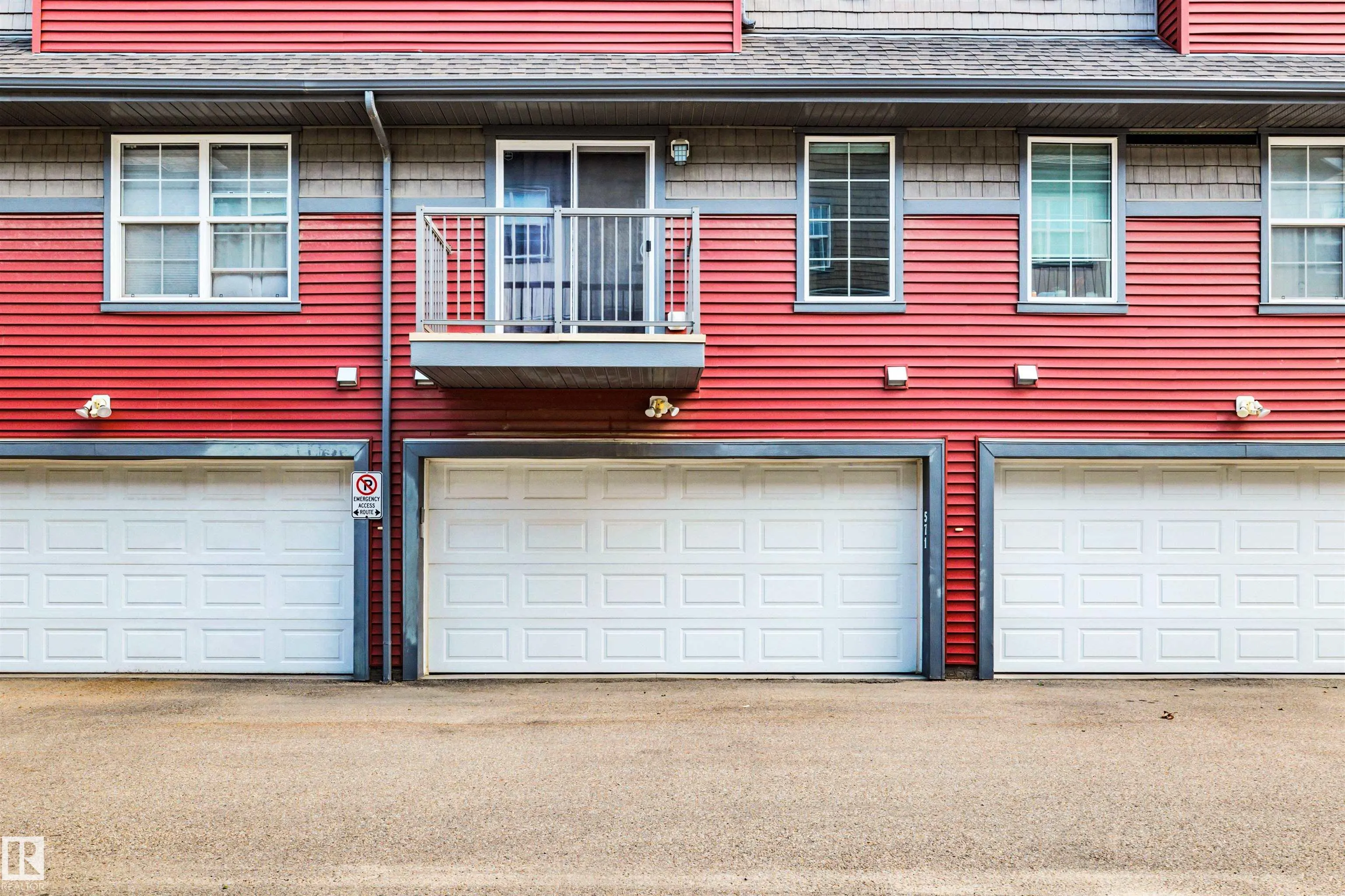 571 ORCHARDS Boulevard