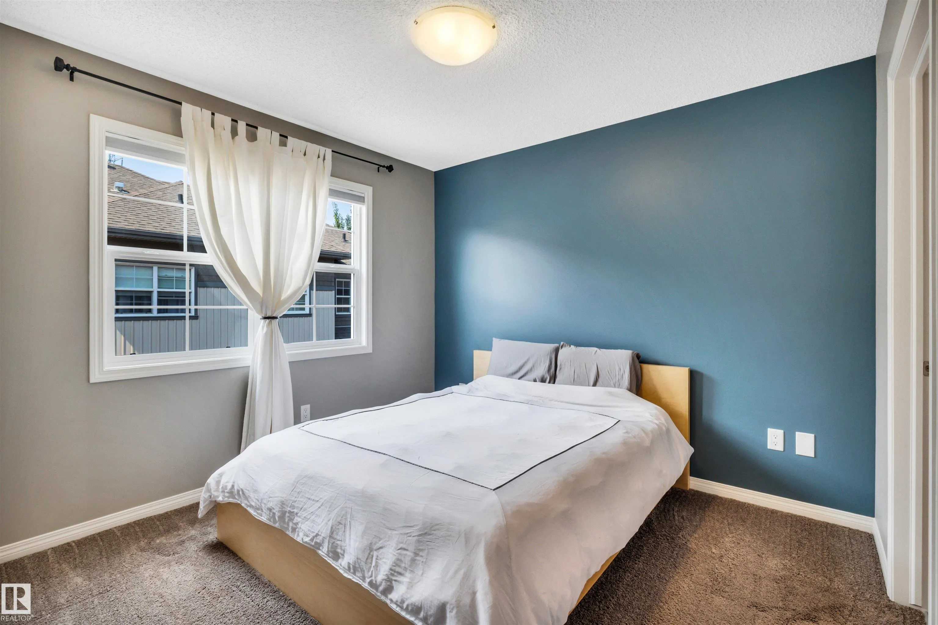 571 ORCHARDS Boulevard