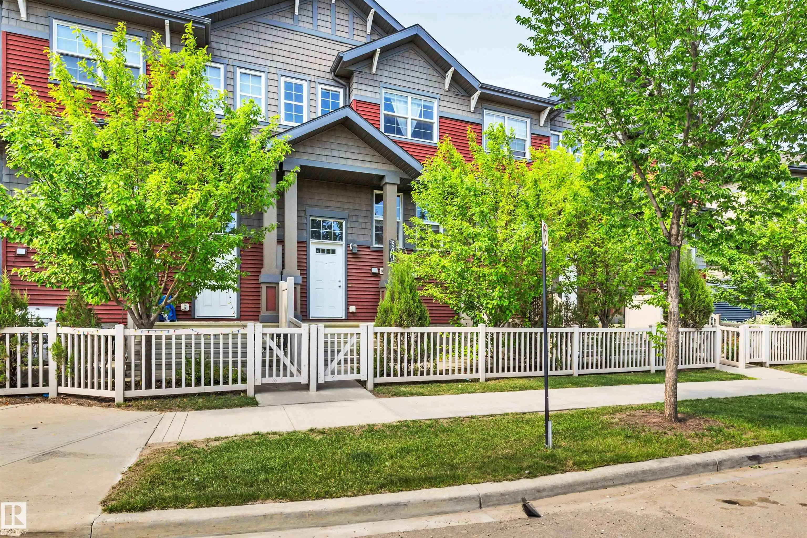 571 ORCHARDS Boulevard