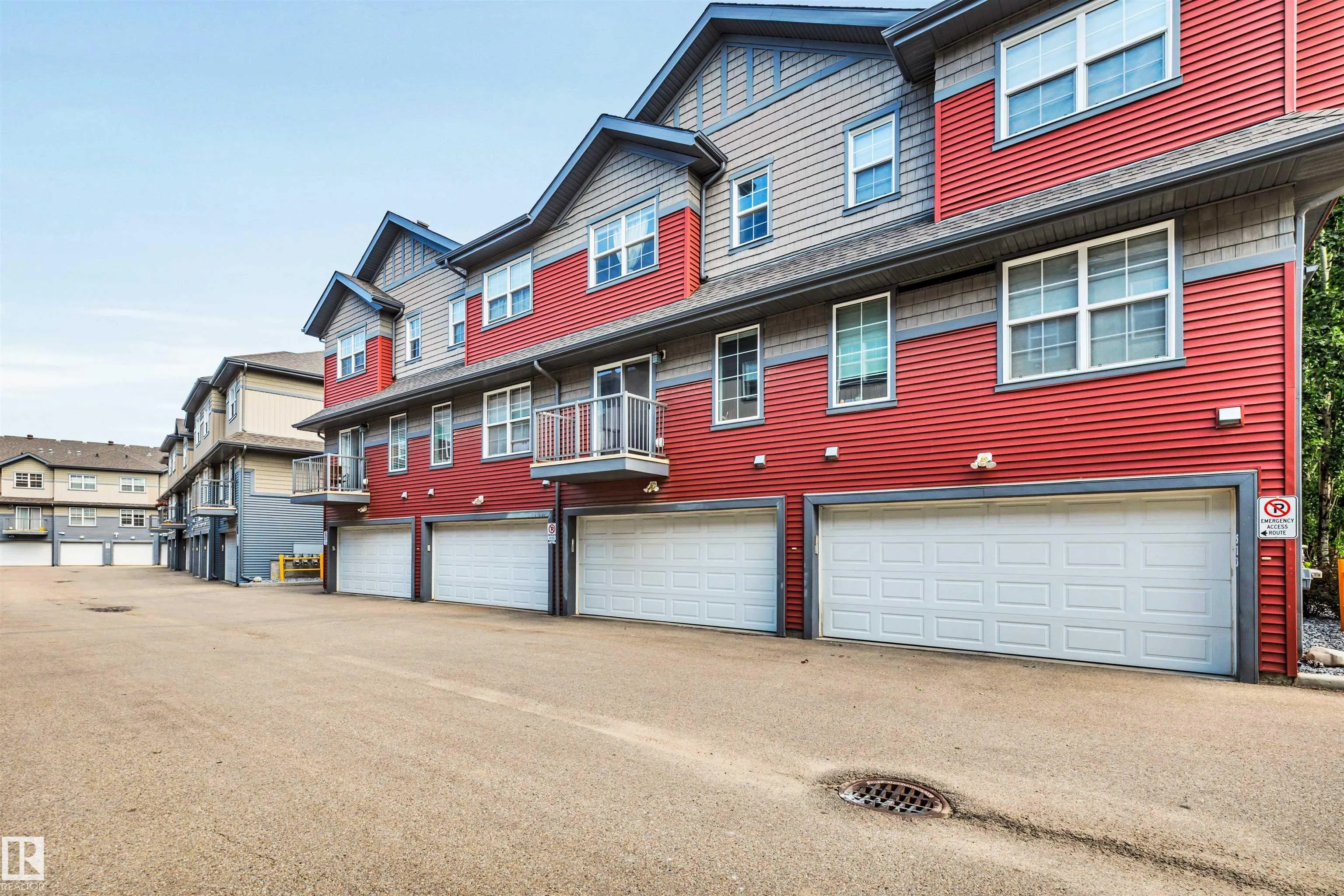571 ORCHARDS Boulevard