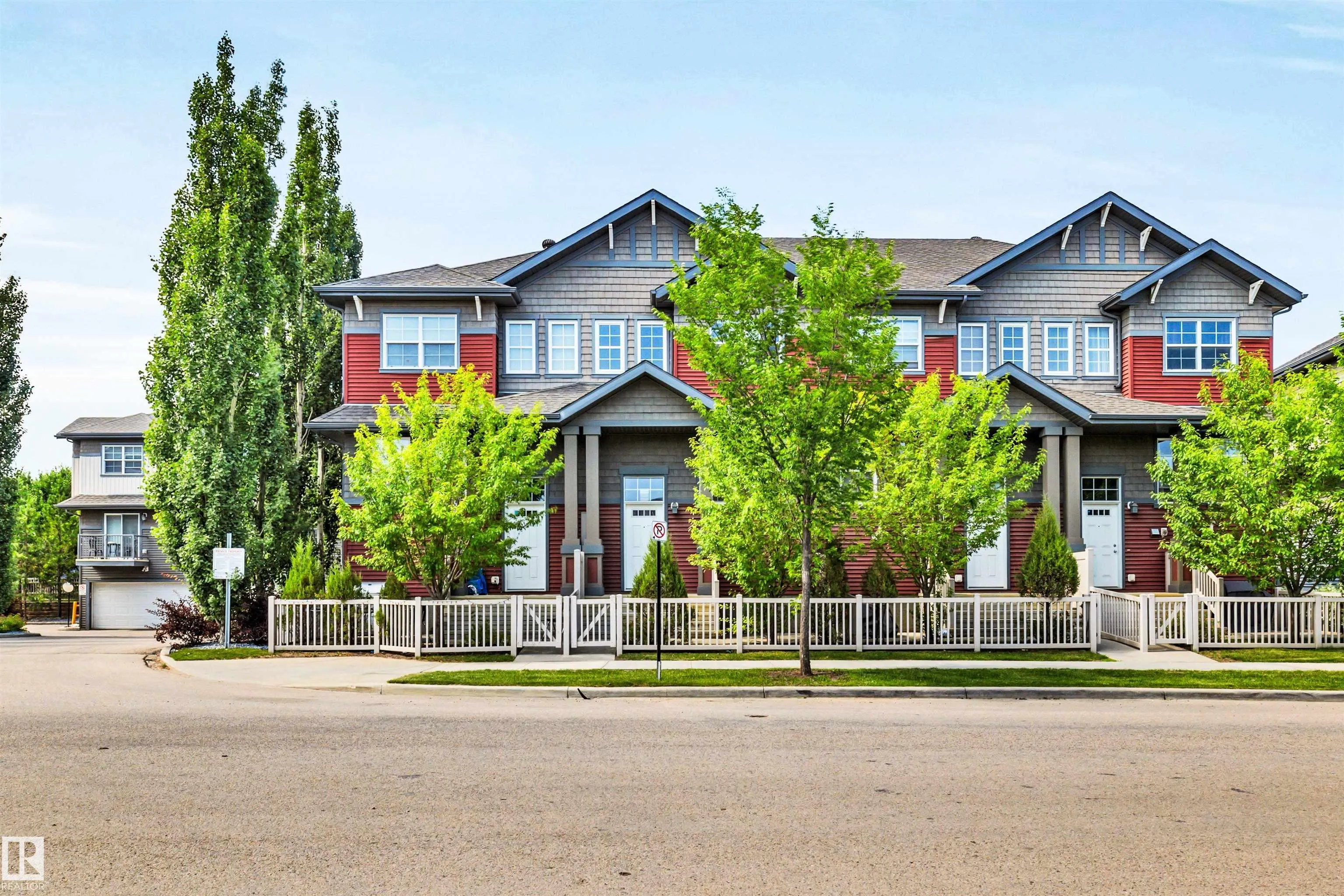 571 ORCHARDS Boulevard