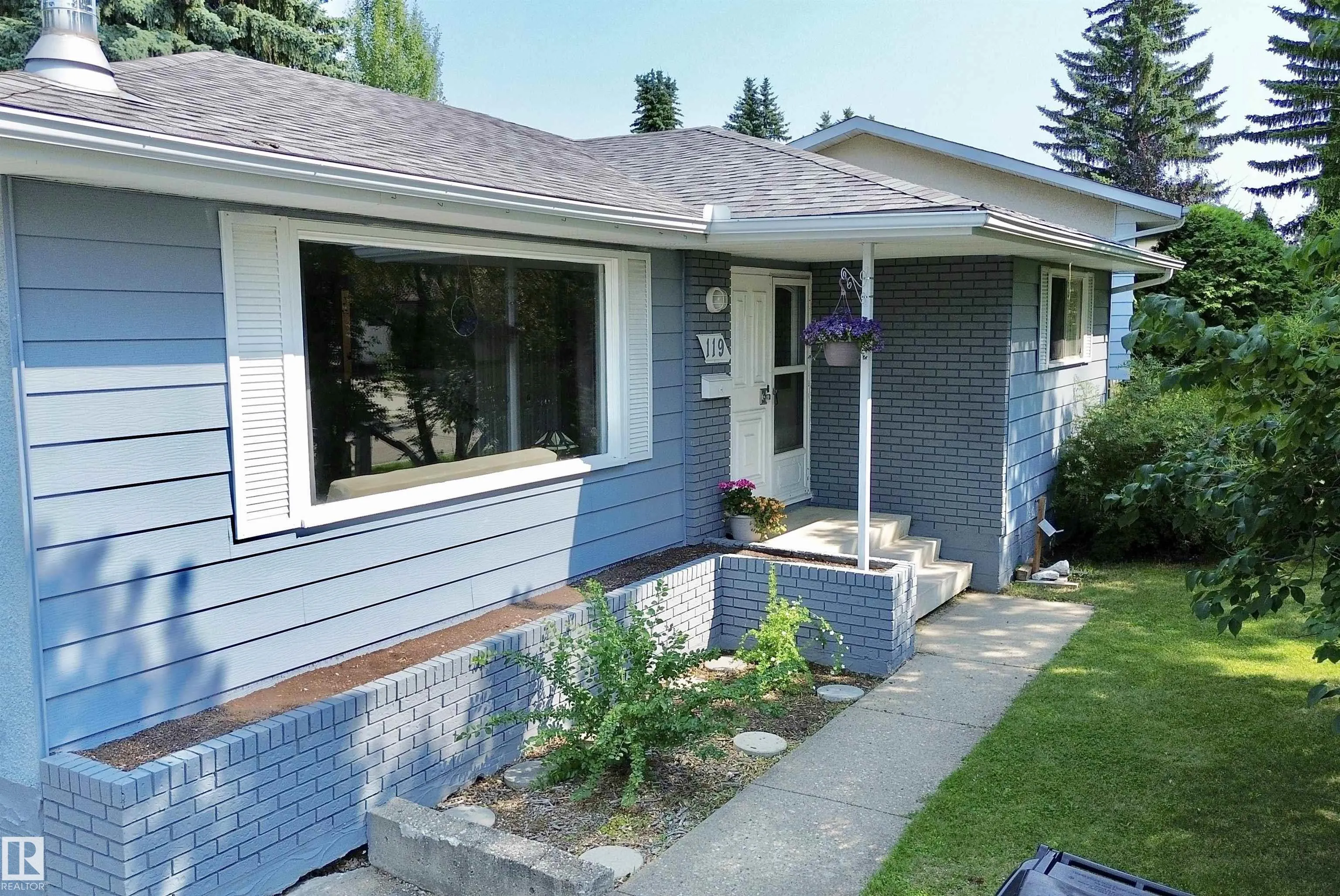 119 GARLAND Crescent