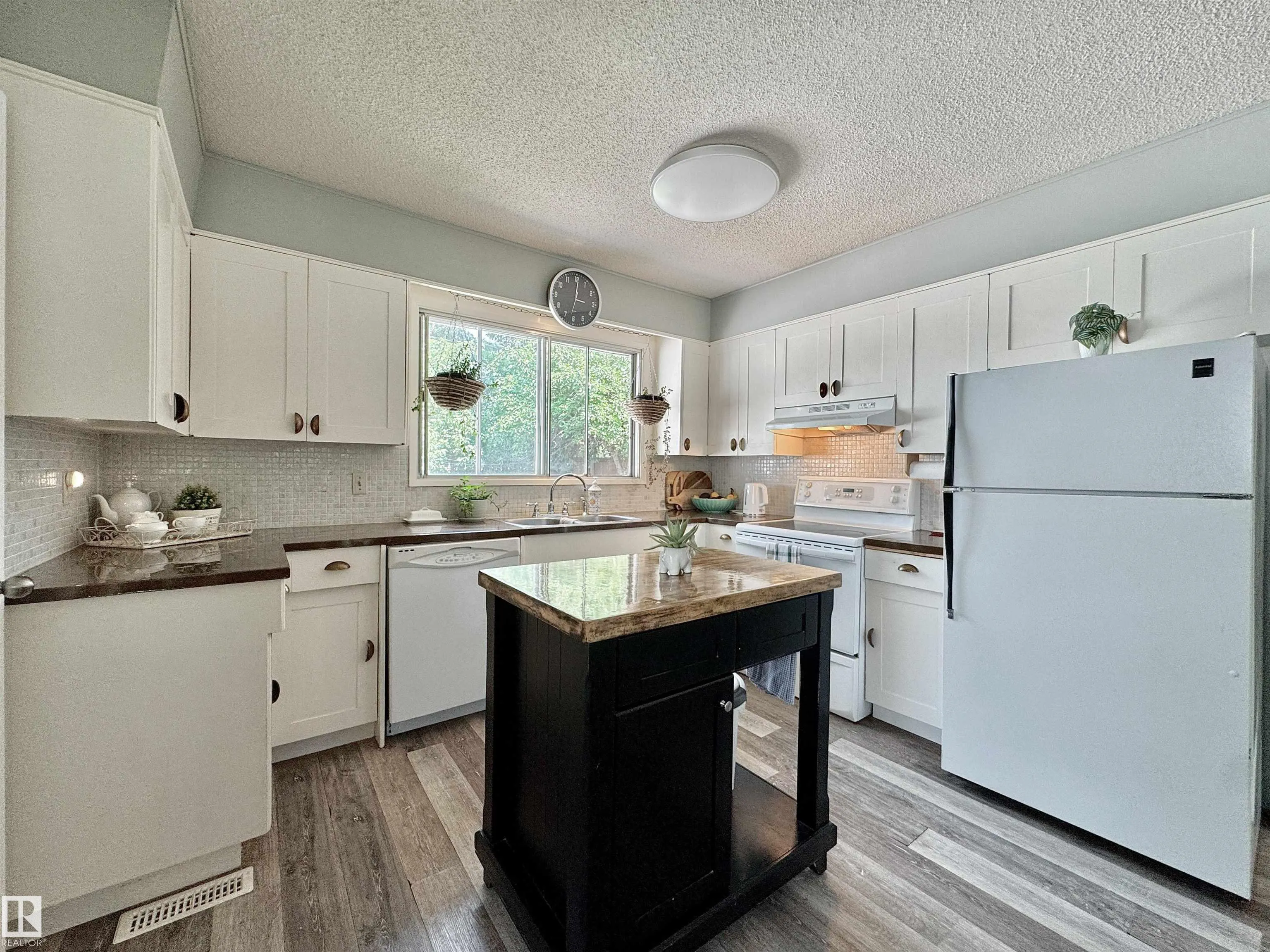 119 GARLAND Crescent