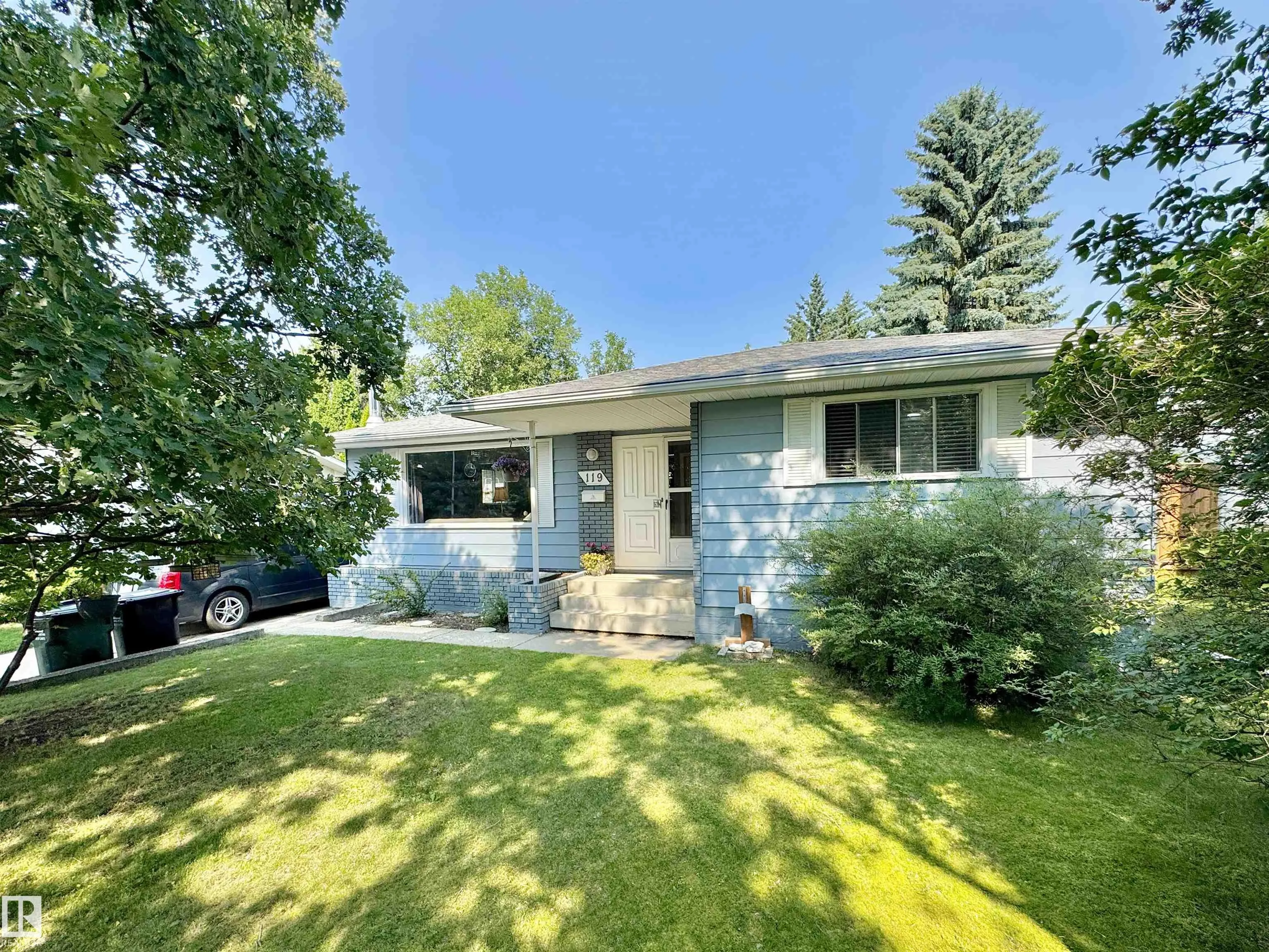 119 GARLAND Crescent