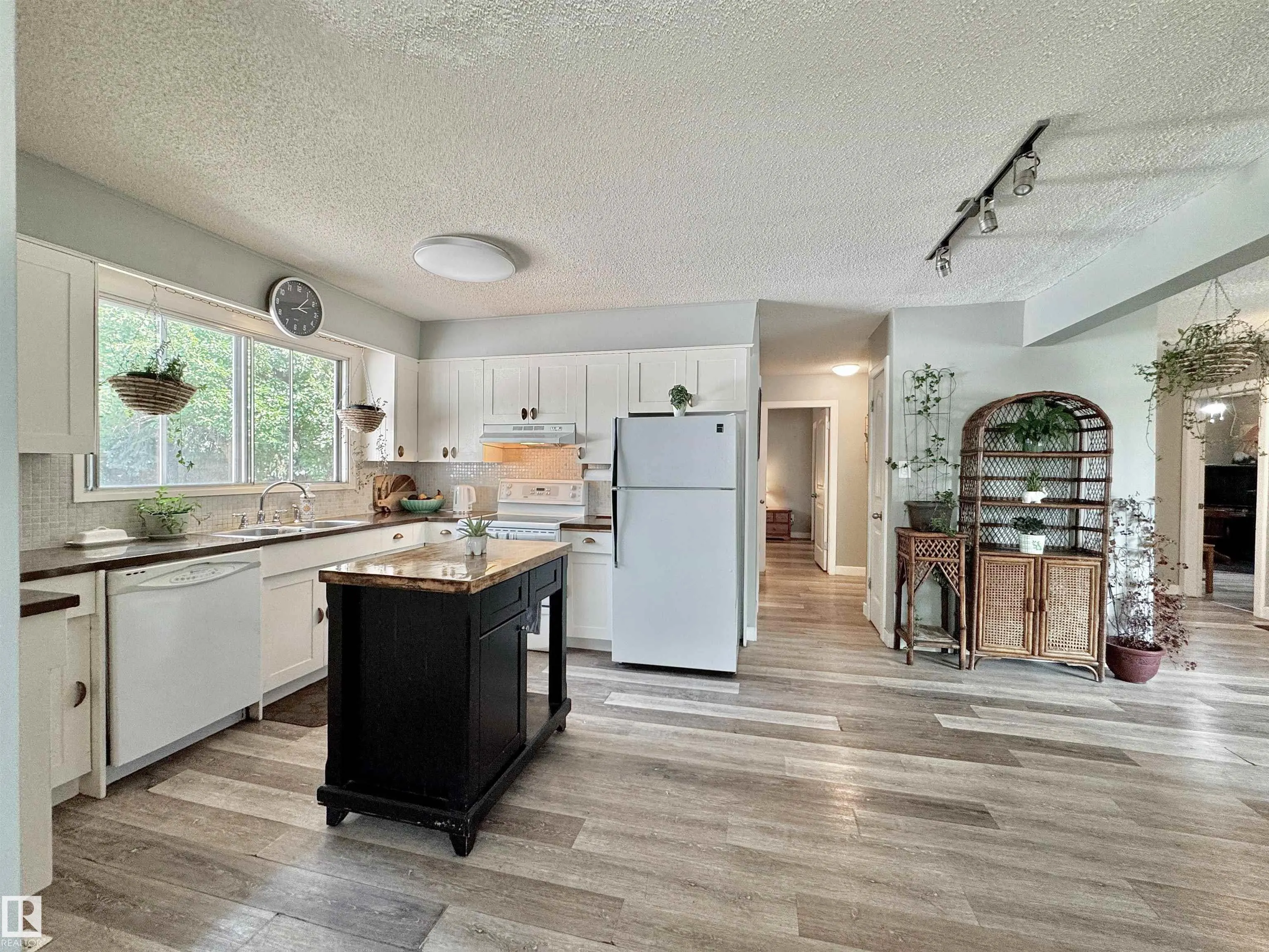 119 GARLAND Crescent